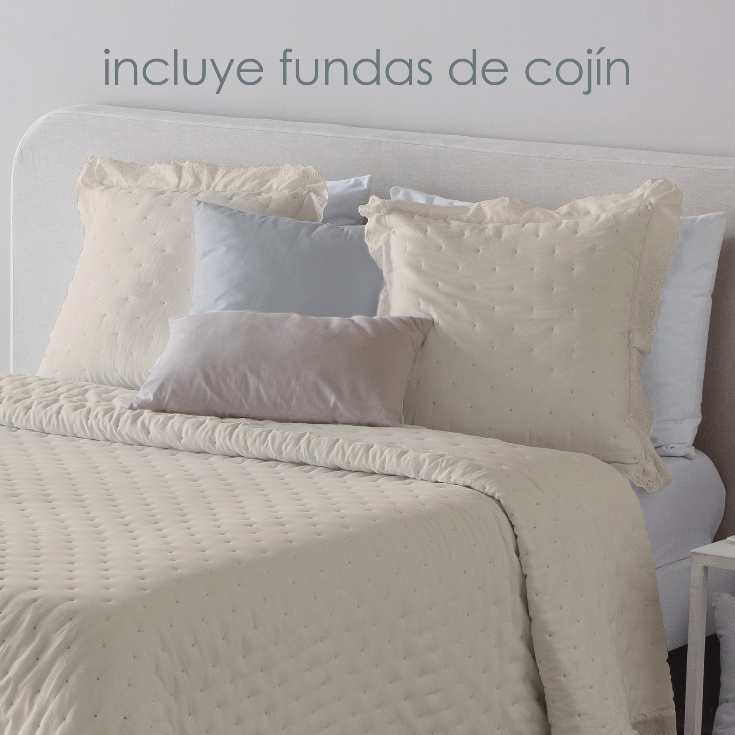 Fundeco - Colcha Cama de 150 - Tejido Jacquard - 250x270 - Color Lino - Incluye 2 Fundas de Cojín Decorativo 50x70 cm (Adelia Lino)