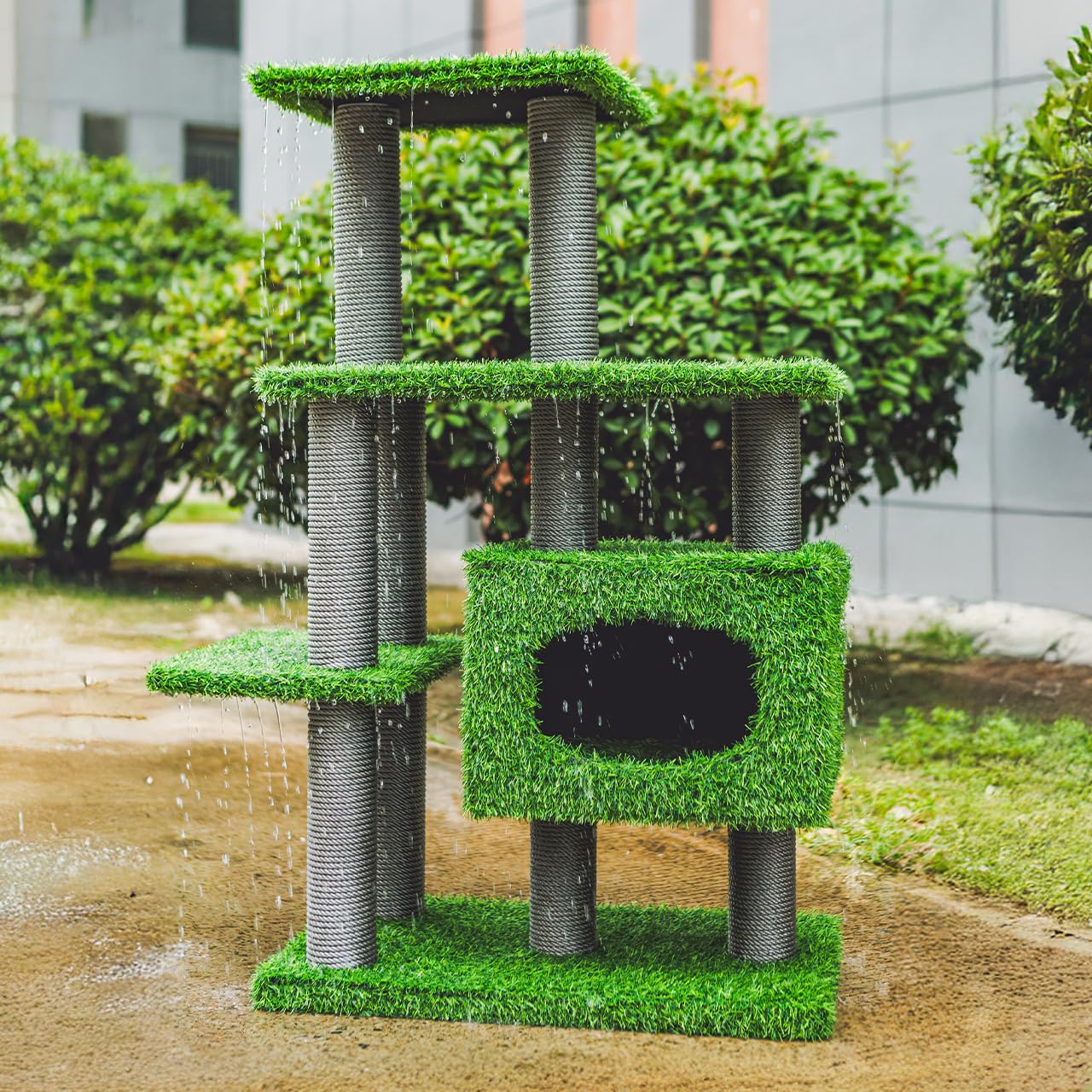 CanadianCat Company | Outdoor Kratzbaum Parker - Kletterbaum mit Kunstrasen | 85 x 45 x 117 cm | wetterfest für Balkon & Terrasse