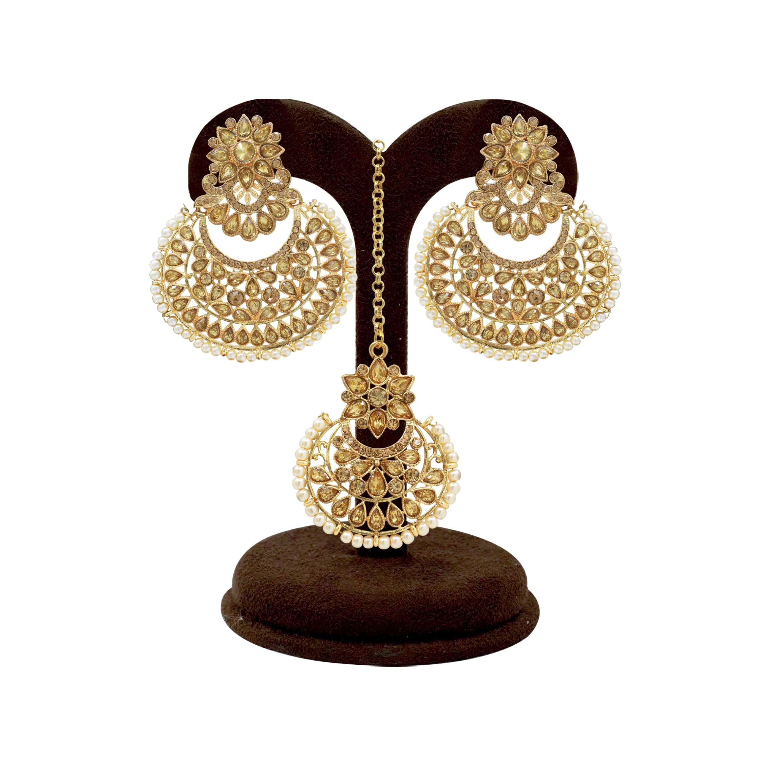 Samyuktha Wedding Collection - Orecchini Chandbali placcati oro con design floreale Maangtikka racchiuso con finto kundan e perle, set di gioielli in oro, metallo, senza pietre preziose, Metallo,