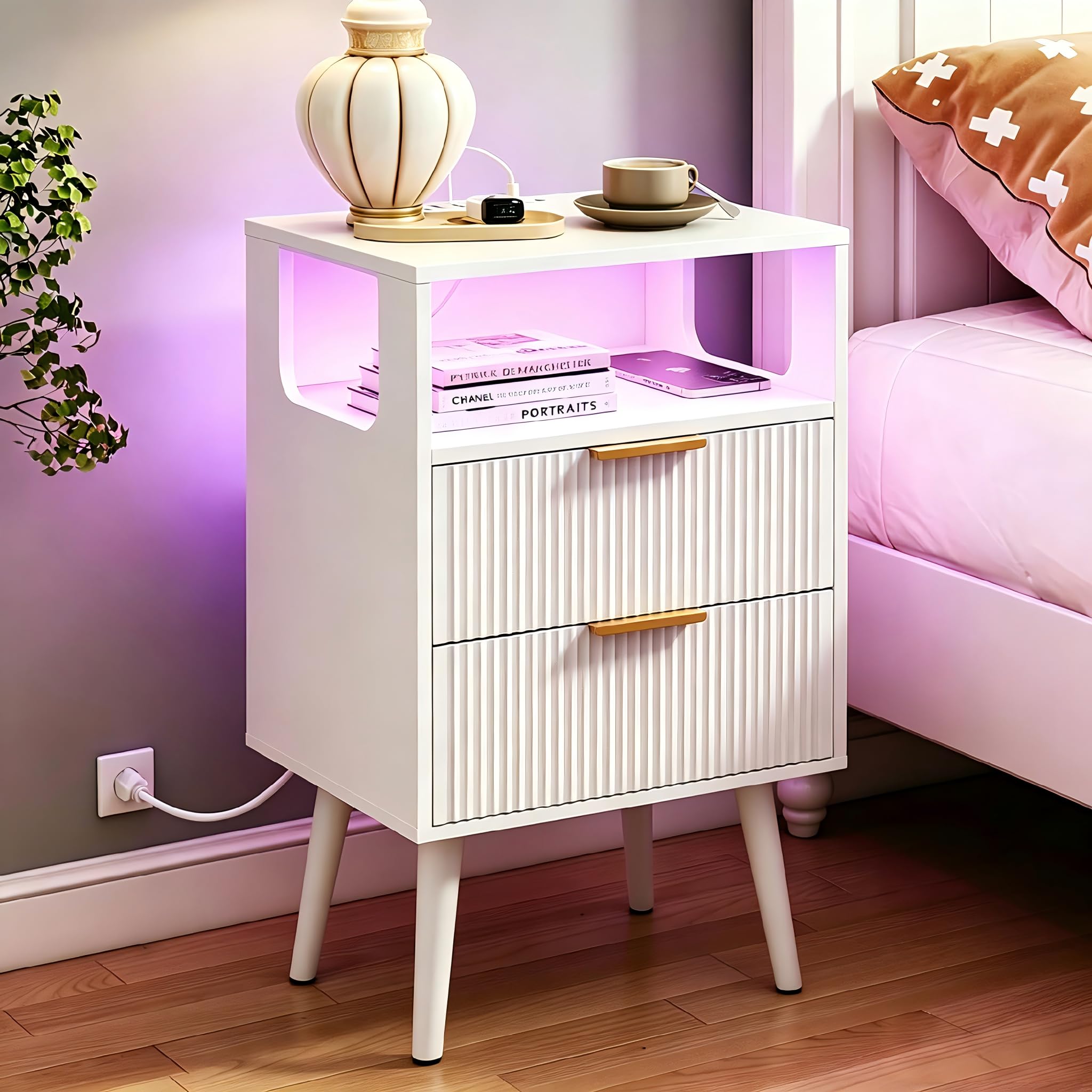YOUDENOVA Comodini Camera da Letto, Elegante Tavolino Salotto con Presa Elettrica Integrata e Illuminazione a LED, 2 Cassetti e Scomparto, 2 Porte USB, 30 x 40 x58 cm, Bianco