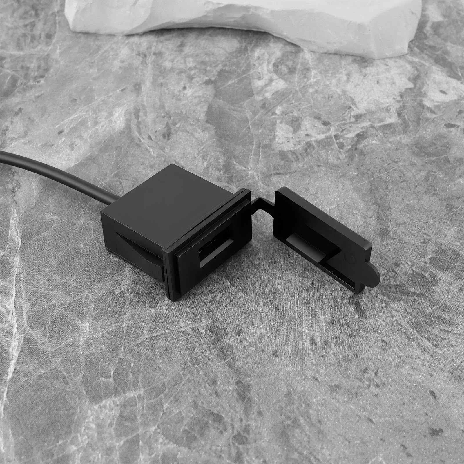 ECSiNG Lot de 2 prises de chargeur de voiture USB avec couvercle anti-poussière 2,4 A 12 V/24 V pour petit pont, voiture tout-terrain, camping-car, 18 x 29 x 33 mm