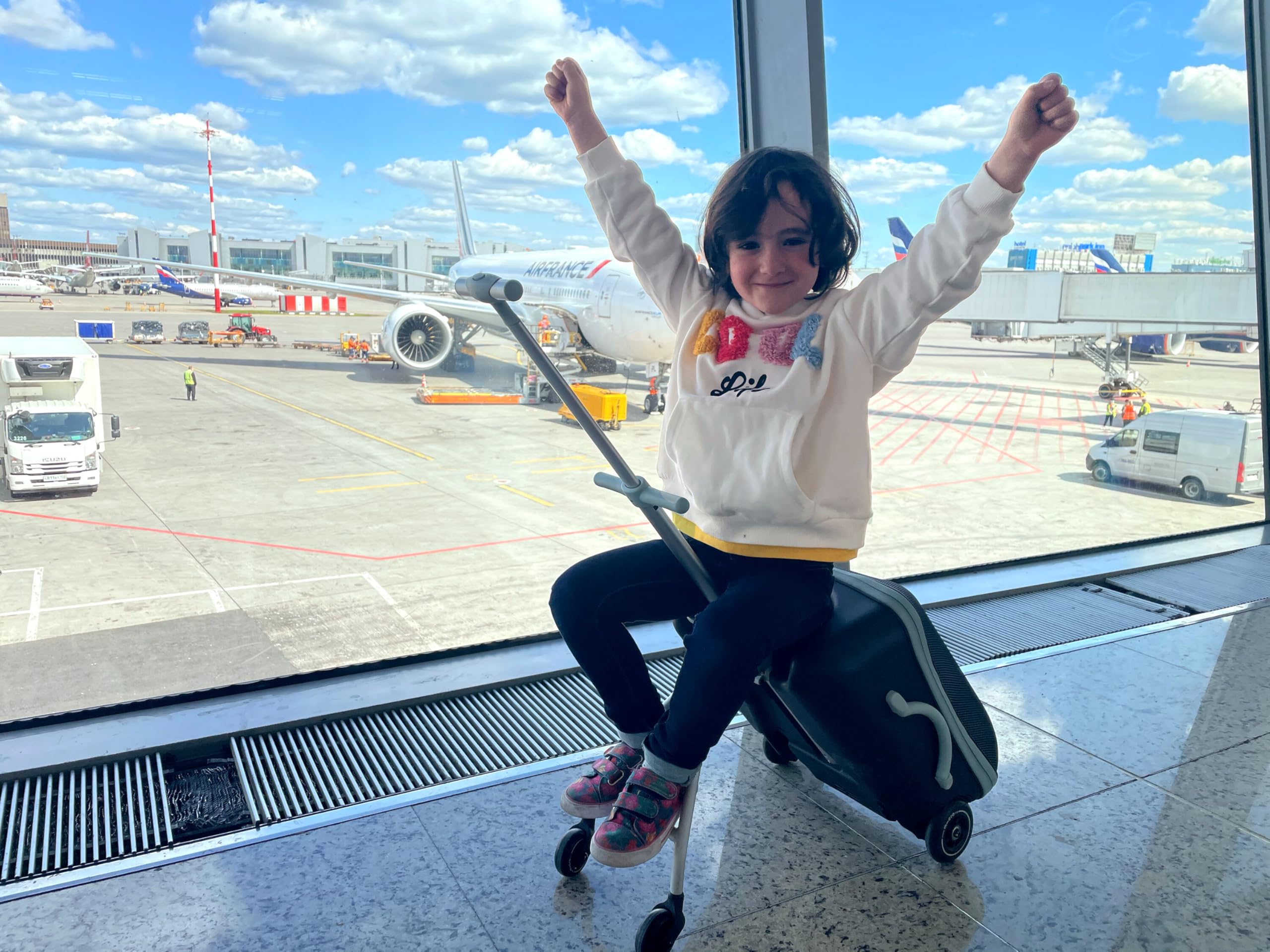 BÉABA - Valigia rigida 2 in 1 con Seggiolino per Bambini, A partire dai 4 anni, Scalabile, Ampia Apertura, Capacità 22L, Diversi Scomparti, Pratica e Maneggevole, Luggage Eazy