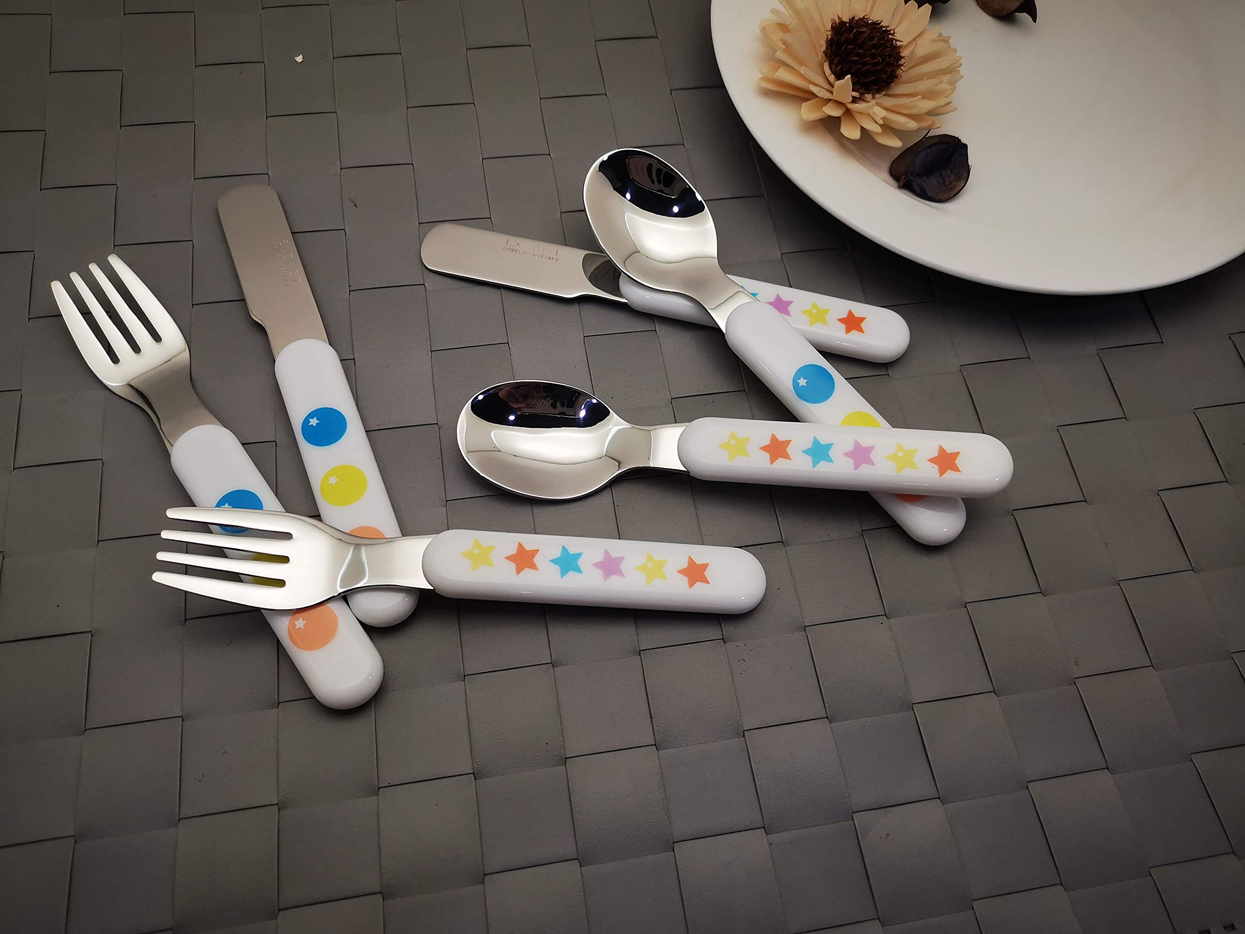 Exzact Cubiertos Infantiles 6 Piezas de Acero Inoxidable 18/10-2 x Tenedores, 2 x Cuchillos de Seguridad, 2 x cucharas, Mango de plástico, Cubertería Infantil sin BPA - Estrellas y Puntos