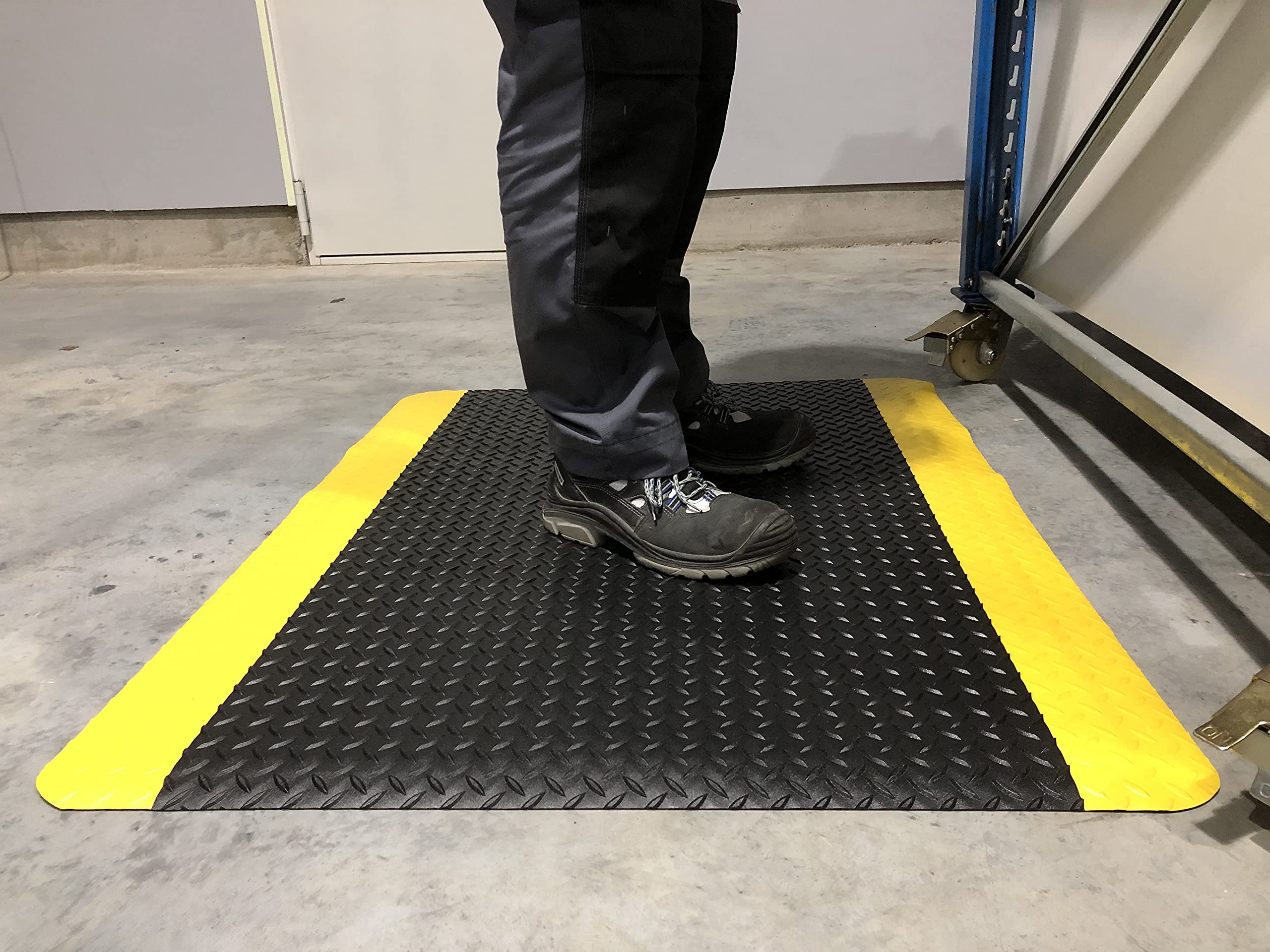 DUPLEX Pro | PROFI Anti-Ermüdungsmatte 2-lagig | verschleißfeste Oberfläche B1 | besonders ergonomisch + trittsicher | Rautenprofil | 14mm hoch (90cm x 400cm, schwarz/gelb)