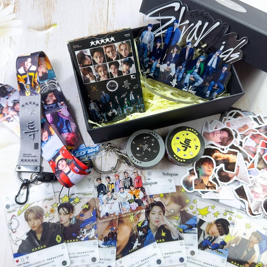Stray Kids 公式グッズ 福袋 Amazon.co.jp: Stray Kids 福袋 8セット 人気韓流グッズ KPOP