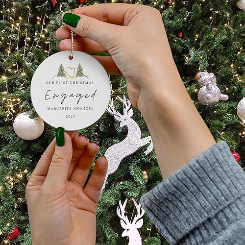 Miniatura 2 de Nuestro primer adorno navideño de compromiso 2023 decoraciones recién comprometidas ornamento para parejas para guardar la fecha