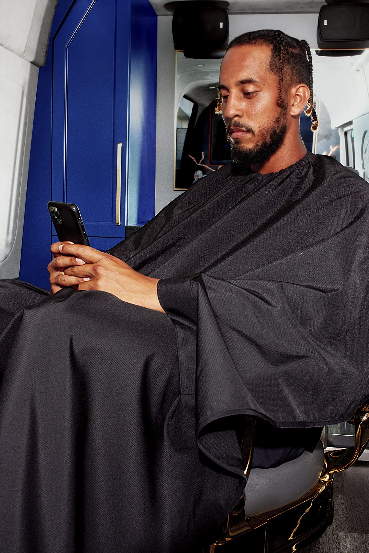 Barber Strong The Hands Free Barber Cape Solid Black