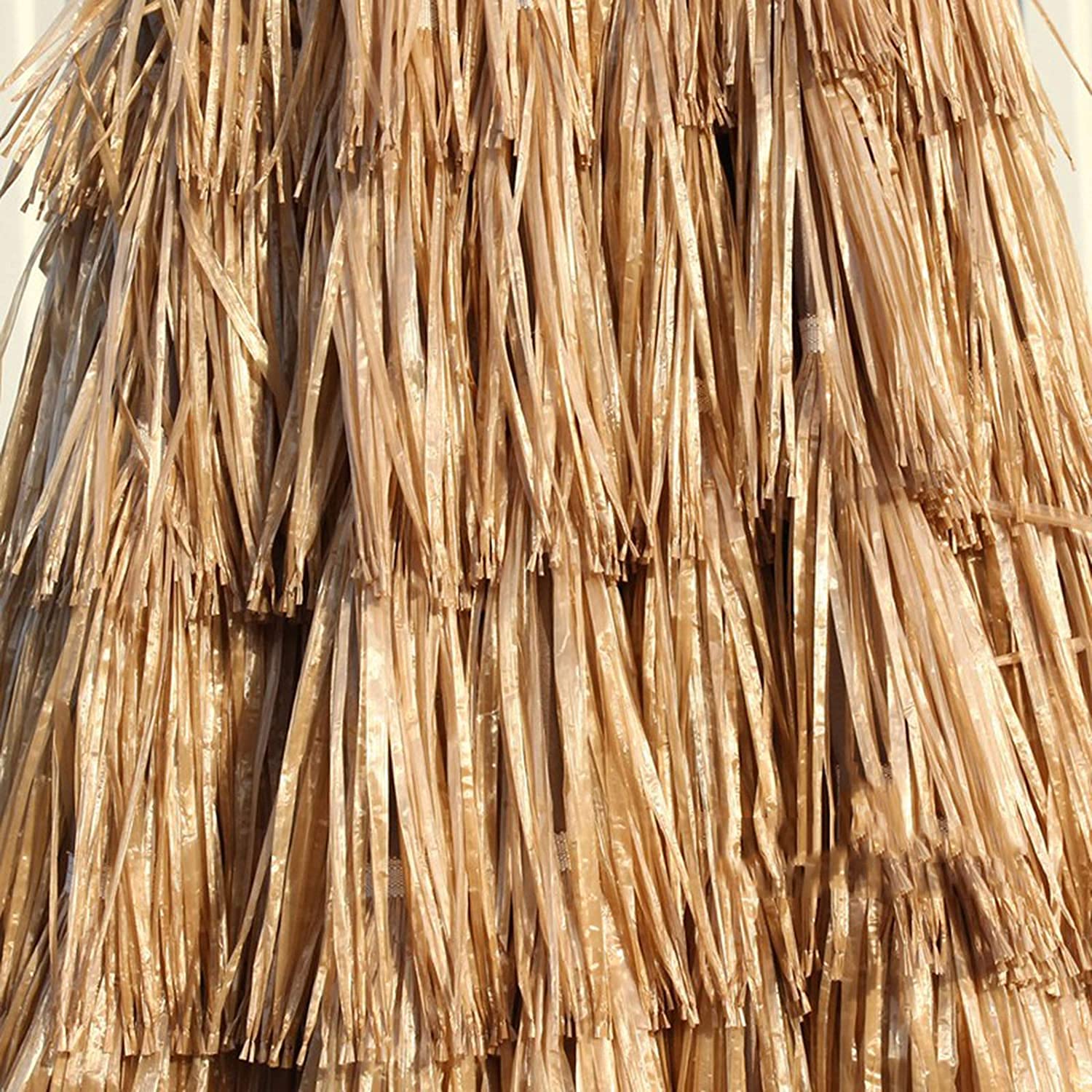 Eenzame Rieten Zonparaplu Bij Mediterraan Strand Door Overzees Natuurlijk Bamboe Sunshades En De Parasol Van Zomerparaplu Op Image136820717