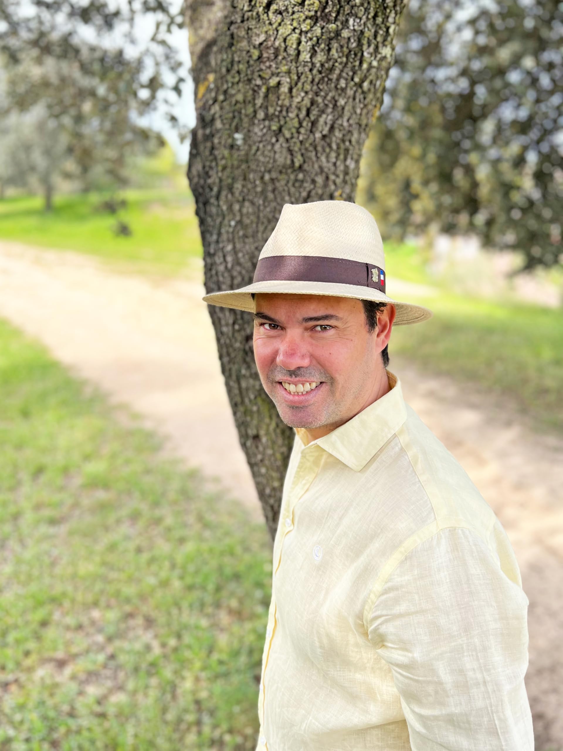 Patriia Chapeau avec Drapeau français. Fabrication entièrement Artisanale, réalisée à la Main. Chapeau pour Homme. Chapeau pour Femme.