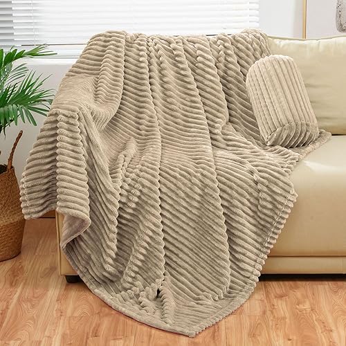 BNuitland Manta de franela color camello claro (50 x 70 pulgadas) con bolsa de almacenamiento, manta de sofá de forro polar súper suave de 300 GSM