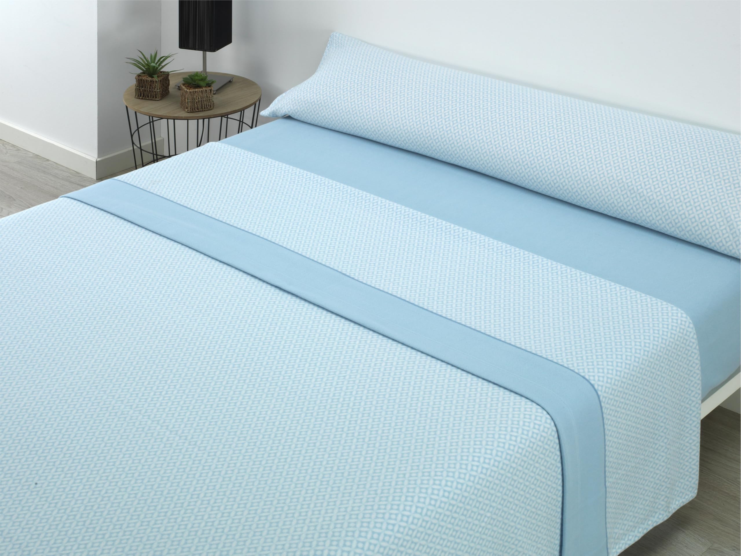 Cisne Rojo Juego de Sabanas Pirineo.Juego de Sabanas Invierno. Sabanas Estampadas Calentitas. Calidad y Diseño. para Cama 150 cm. Color Celeste. Modelo Gema. (100141-150-C)