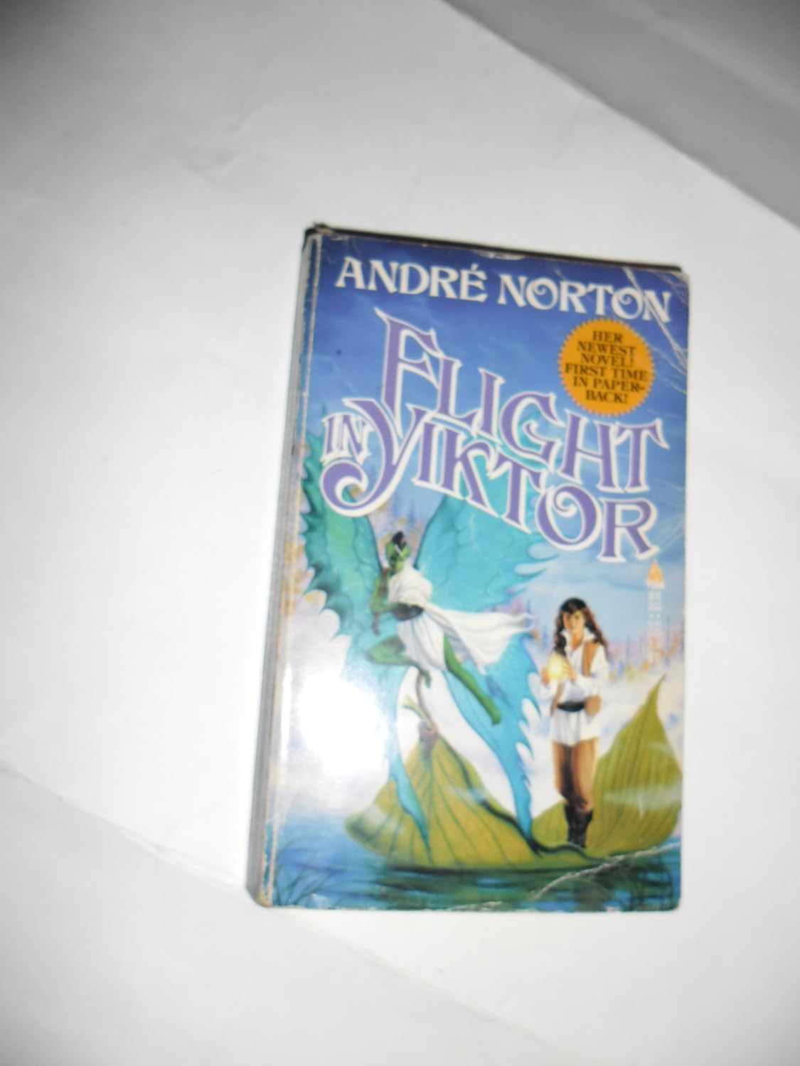 Flight in Yiktor (Moon Singer) Norton, Andre 9780812547214 Amazon