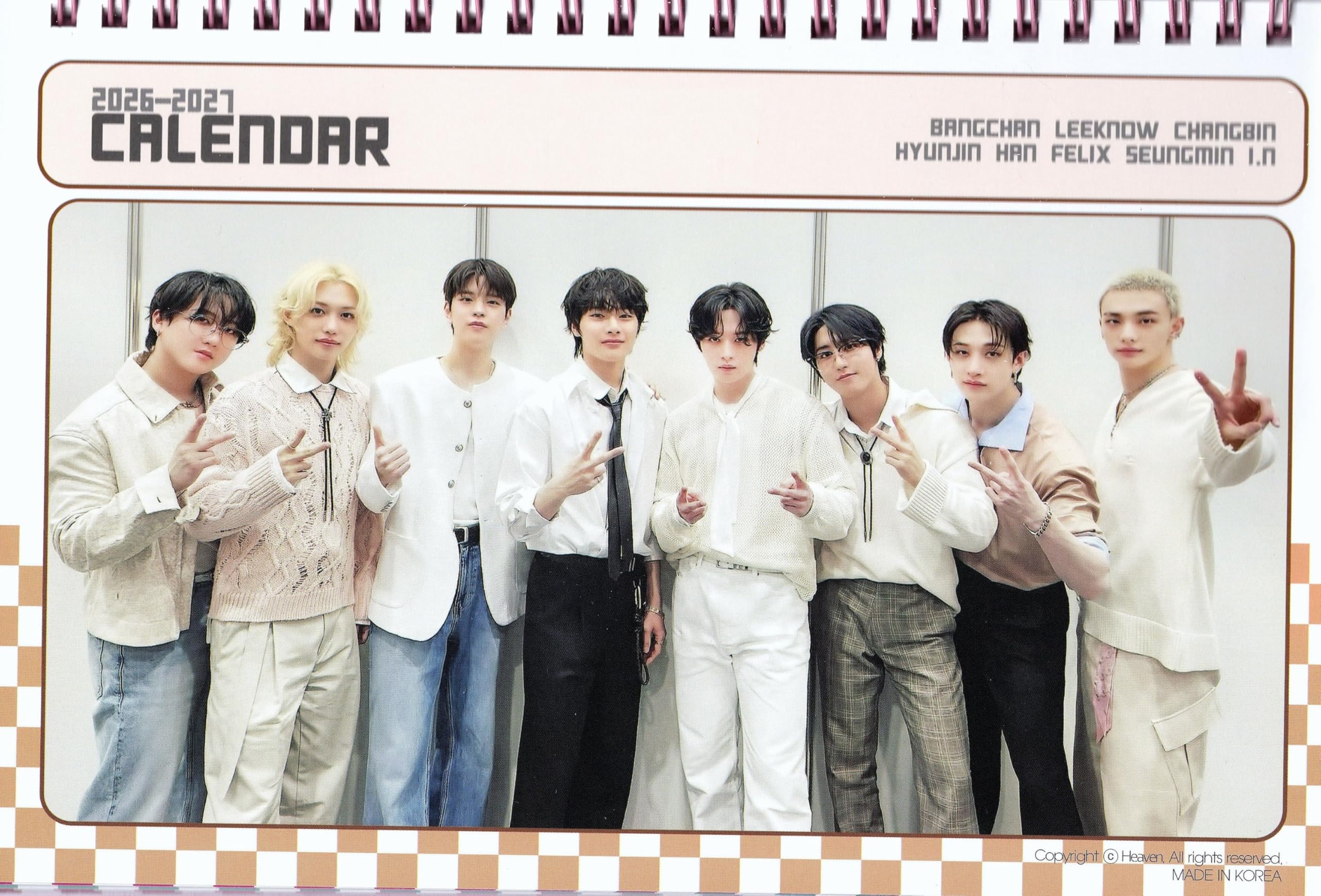 Amazon.co.jp: スキズ グッズ 卓上 カレンダー (写真集 カレンダー