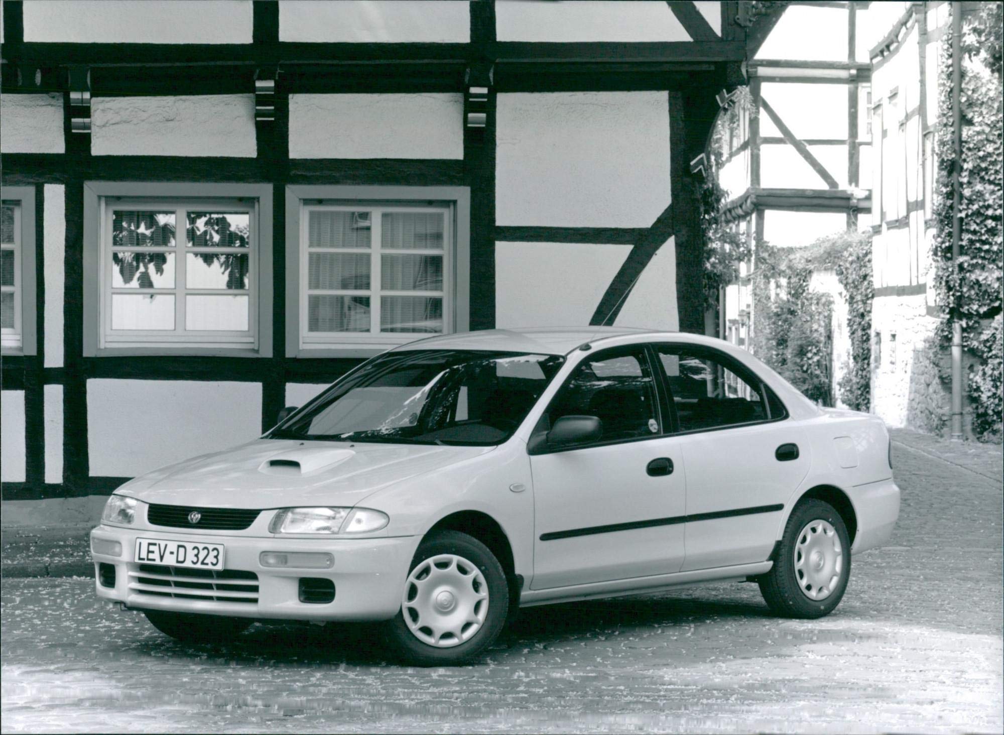 Mazda 323 S 1.7 TD - Vintage Press Photo : Amazon.co.uk: Home