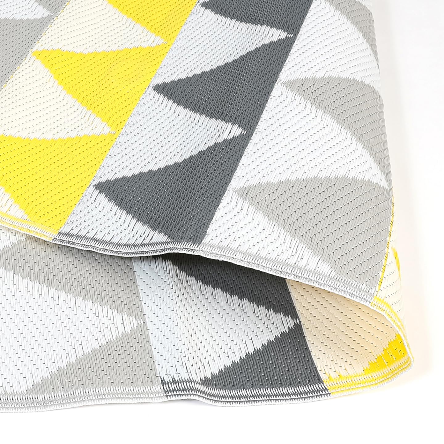 IDMarket - Tapis extérieur Sari Triangles Gris et Jaune 270 x 370 CM