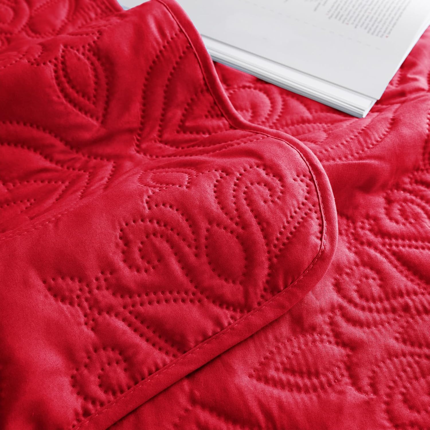 Whale Flotilla Soft King Quilt Bedding Set for All Seasons, Elegant Vintage Damask Ultrasonic Quilts Set, Lightweight Reversible Bedspread, Coverlet, Bed Cover with 2 Pillow Shams, Red - Image 7