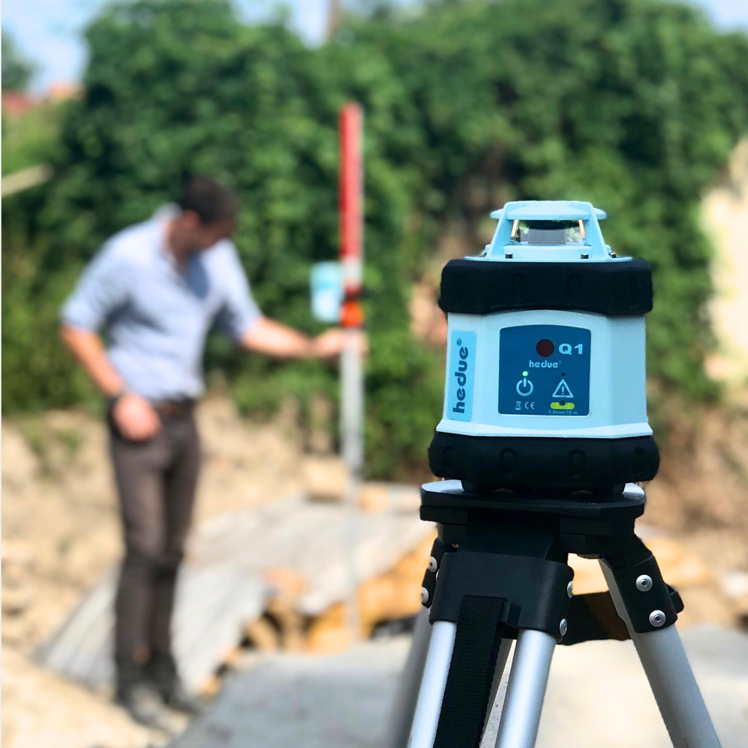 Nivel láser rotativo Q1 - Nivel laser rotativo autonivelante para trabajos de nivelación horizontal, 500m zona de trabajo (con receptor láser)