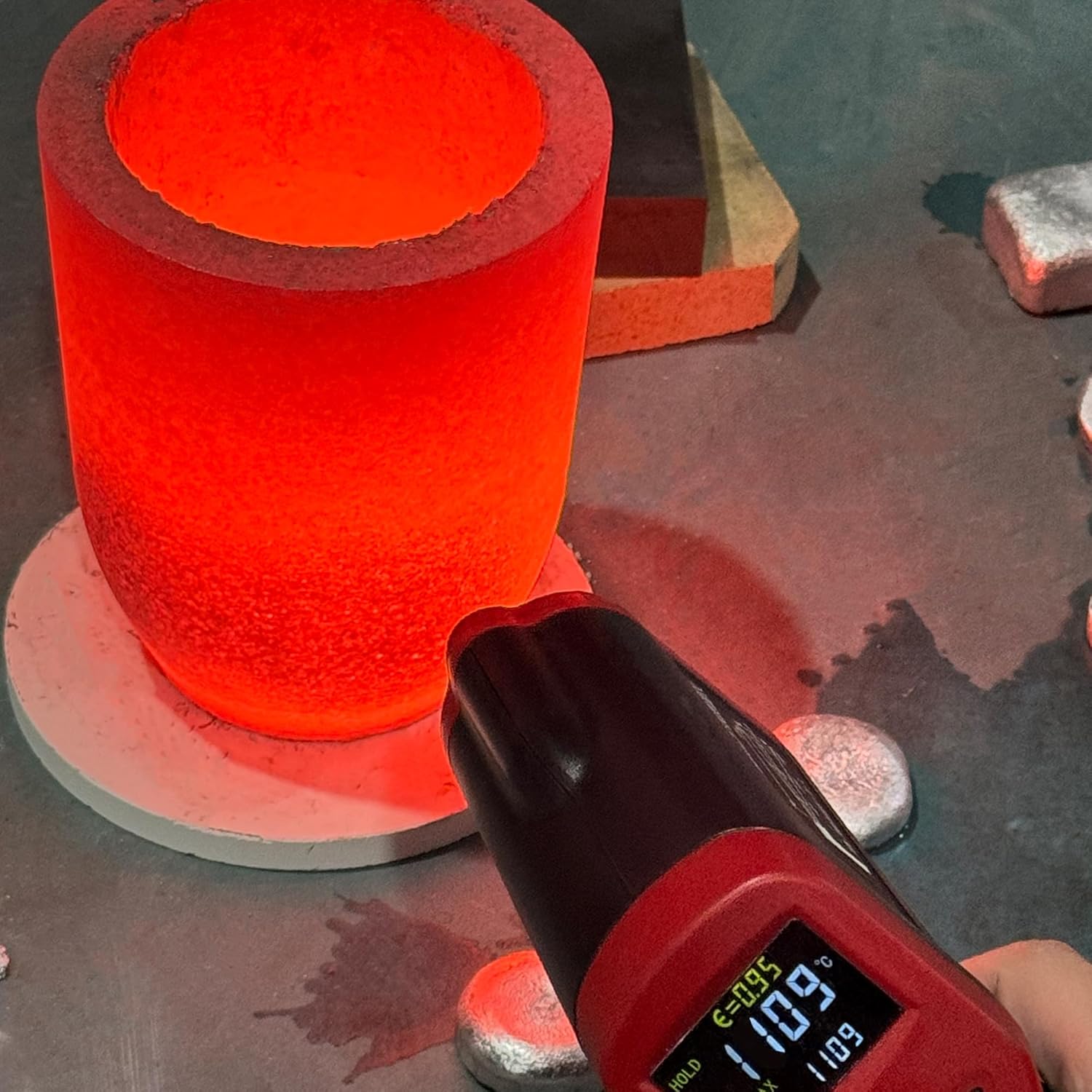 Nelyrho 6kg Premium Graphite Crucible, Silicon Carbide Clay Crucible Cup for Melting Casting Refining Aluminum, Gold, Silver, Copper, Brass, Withstand High Temperature 1800℃/3272℉