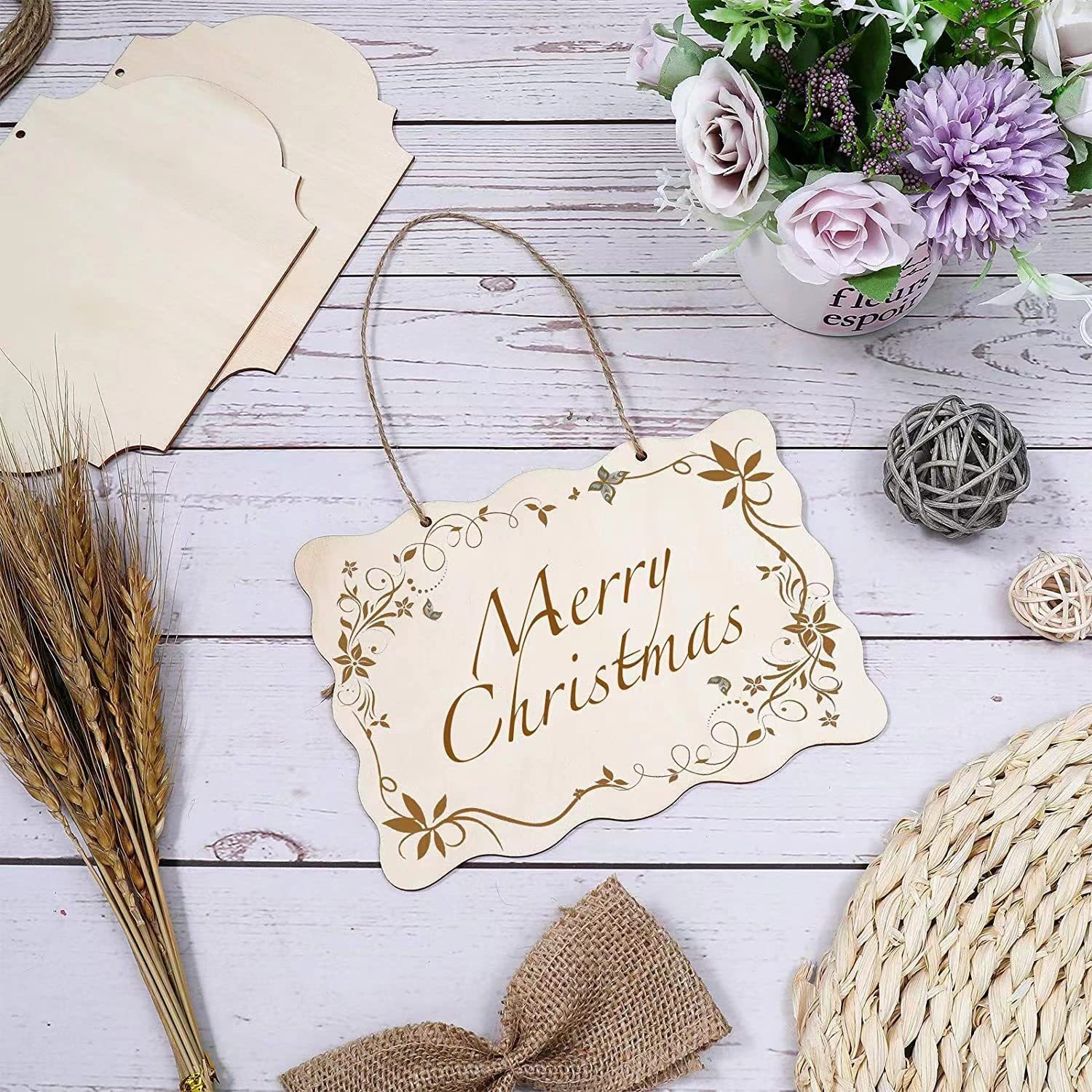 12 kleine unlackierte Holzbretter, 6 Formen von leeren Holzschildern, Holzschilder mit Seilen zum Aufhängen für Bastelarbeiten, Malerei und Weihnachtsdekoration