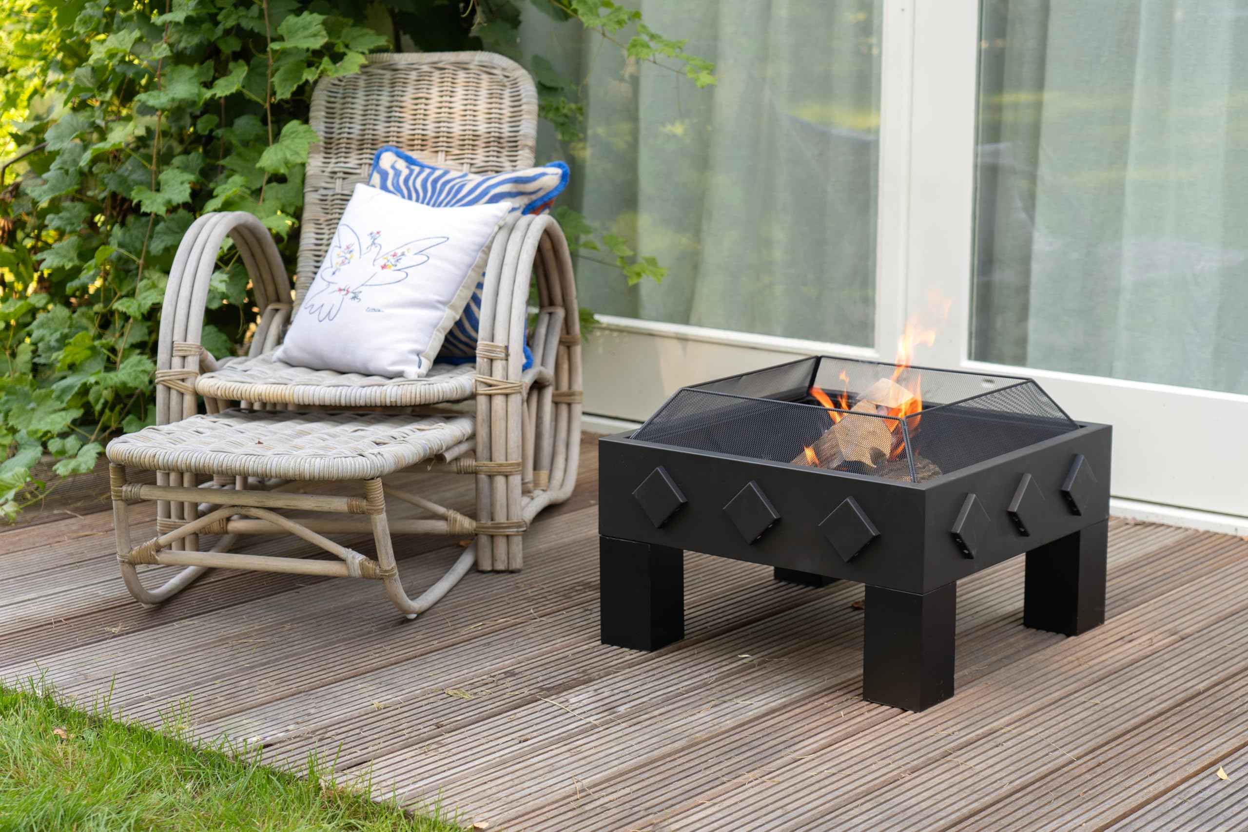 Brasero Kvadrat – Braseros pour Le Jardin – Foyer et Baril à feu d'extérieur – Brasero en Acier Peint – Corbeille à feu pour Le Jardin – 61 x 61 x 35 cm – Noir