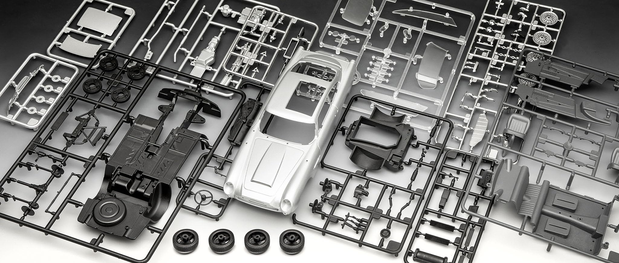 Revell 07746 James Bond Aston Martin DB5 (Click System) Skala 1:24, niezabudowana, wstępnie kolorowa, zatrzaskowa (bez kleju), zestaw modeli plastikowych