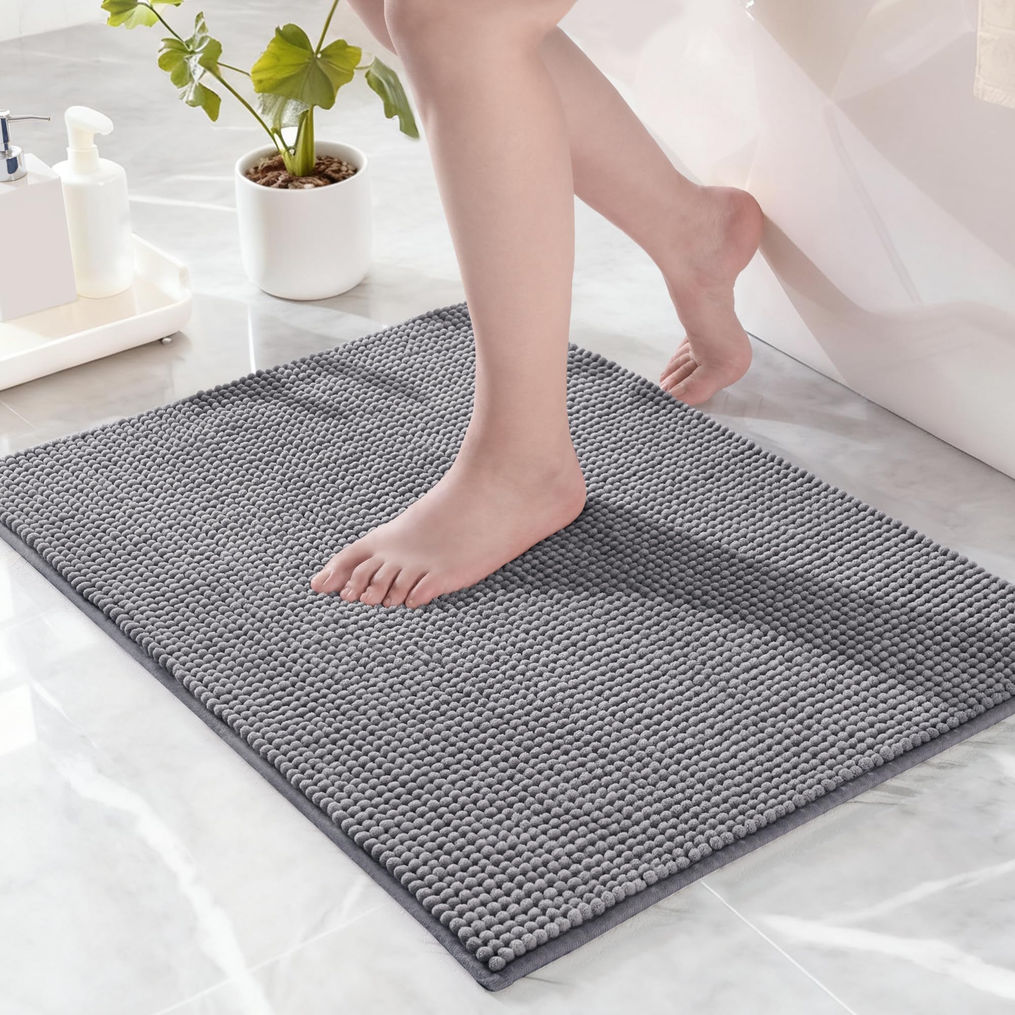 Exclusivo Mezcla Chenille Bath Mat 40 x 60 cm, Extra Soft Non-Slip Absorbent Bathroom Mat, Machine Washable Quick Dry Bath Rugs for Bathroom Floor, Shower, Home Decor, Light Grey