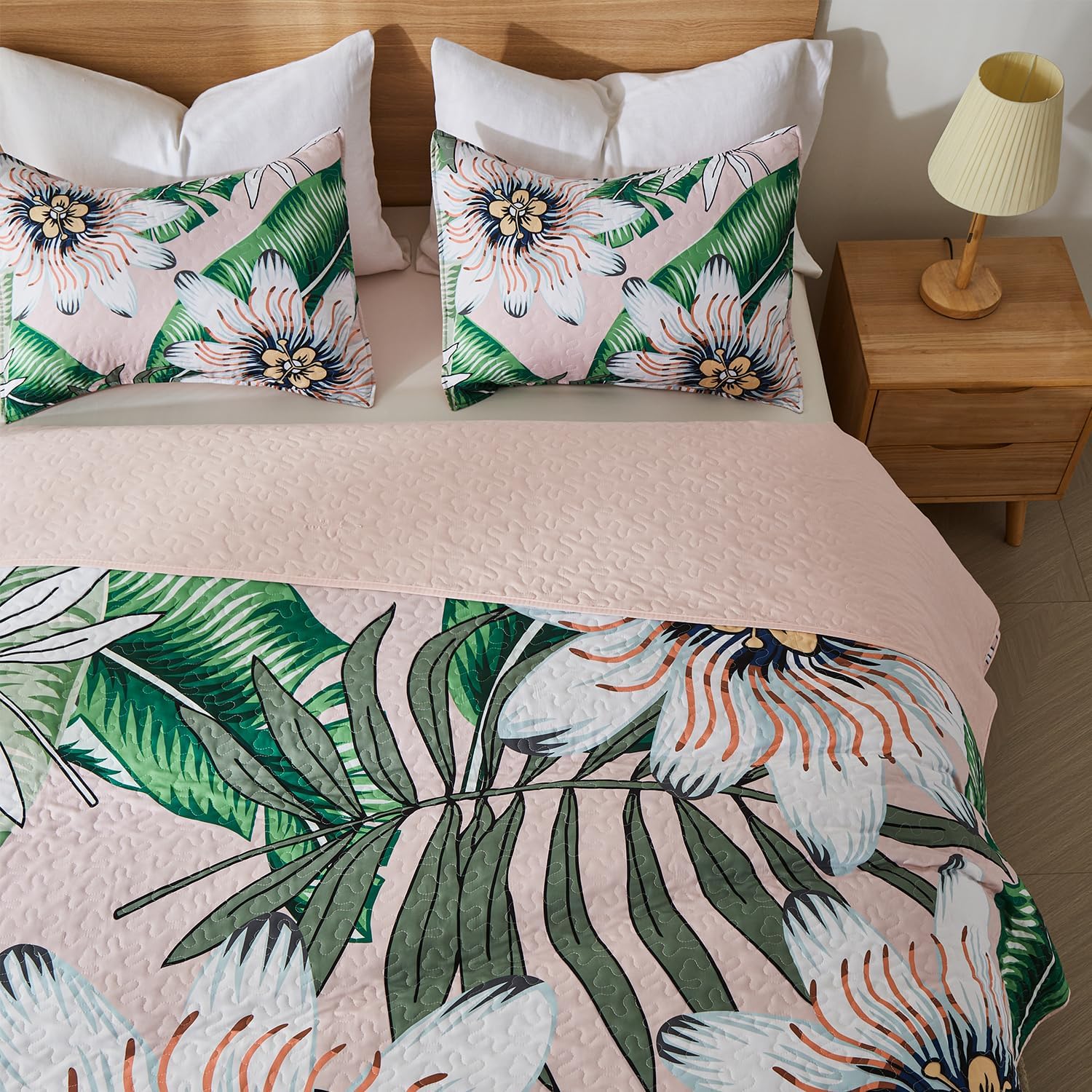 Yogeneg King Quilt Bedding Set,White Green Botanical Pattern Blush King/Cal King Quilt Set,3 Piece Lightweight Soft Summer Bedspread Coverlet with 2 PIillow Shams,All Season(Blush,110"x96") - Image 3