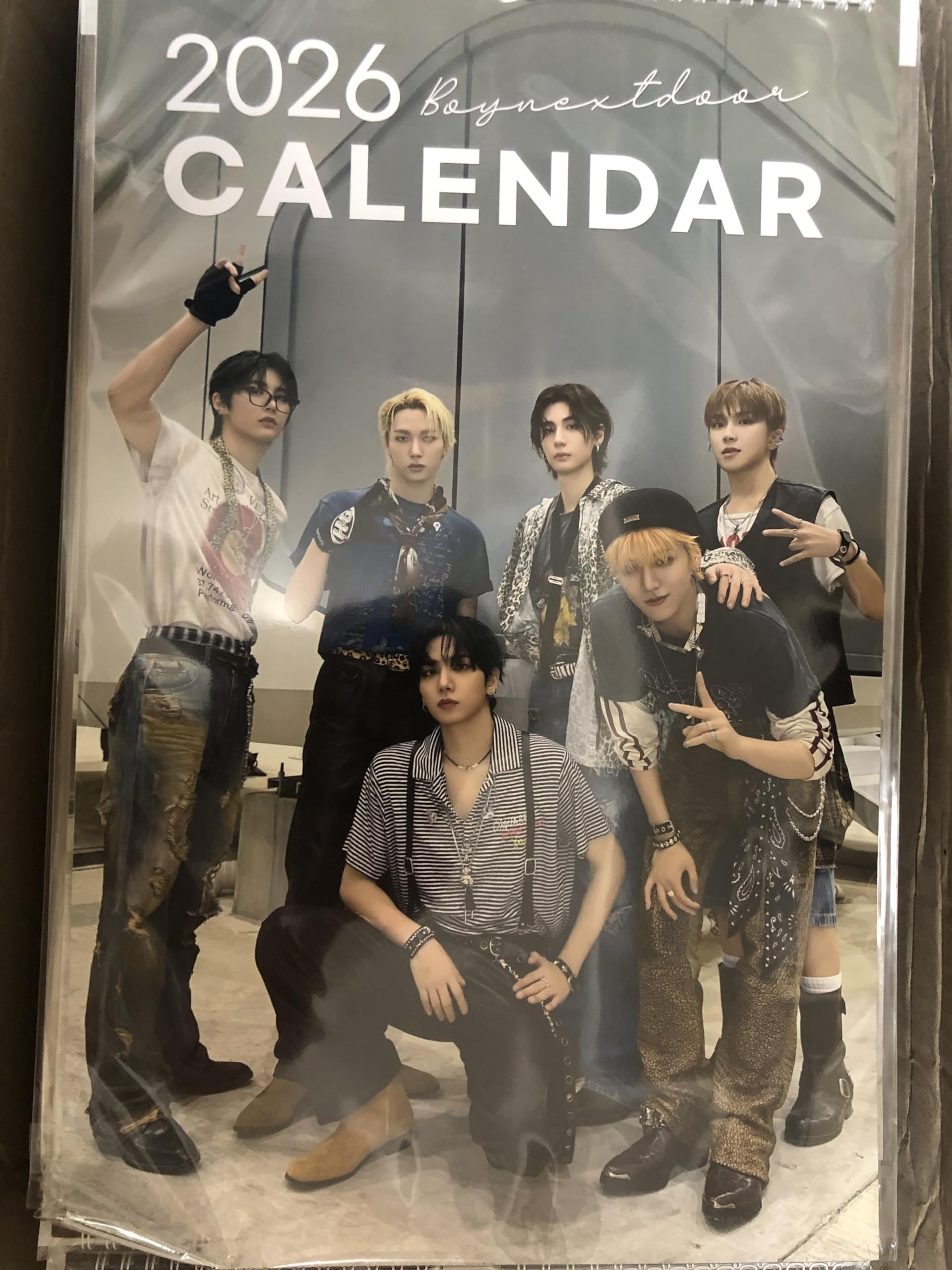 Amazon | KPOPアイドル グッズ 2026年 大形 壁掛け カレンダー (ボーイ