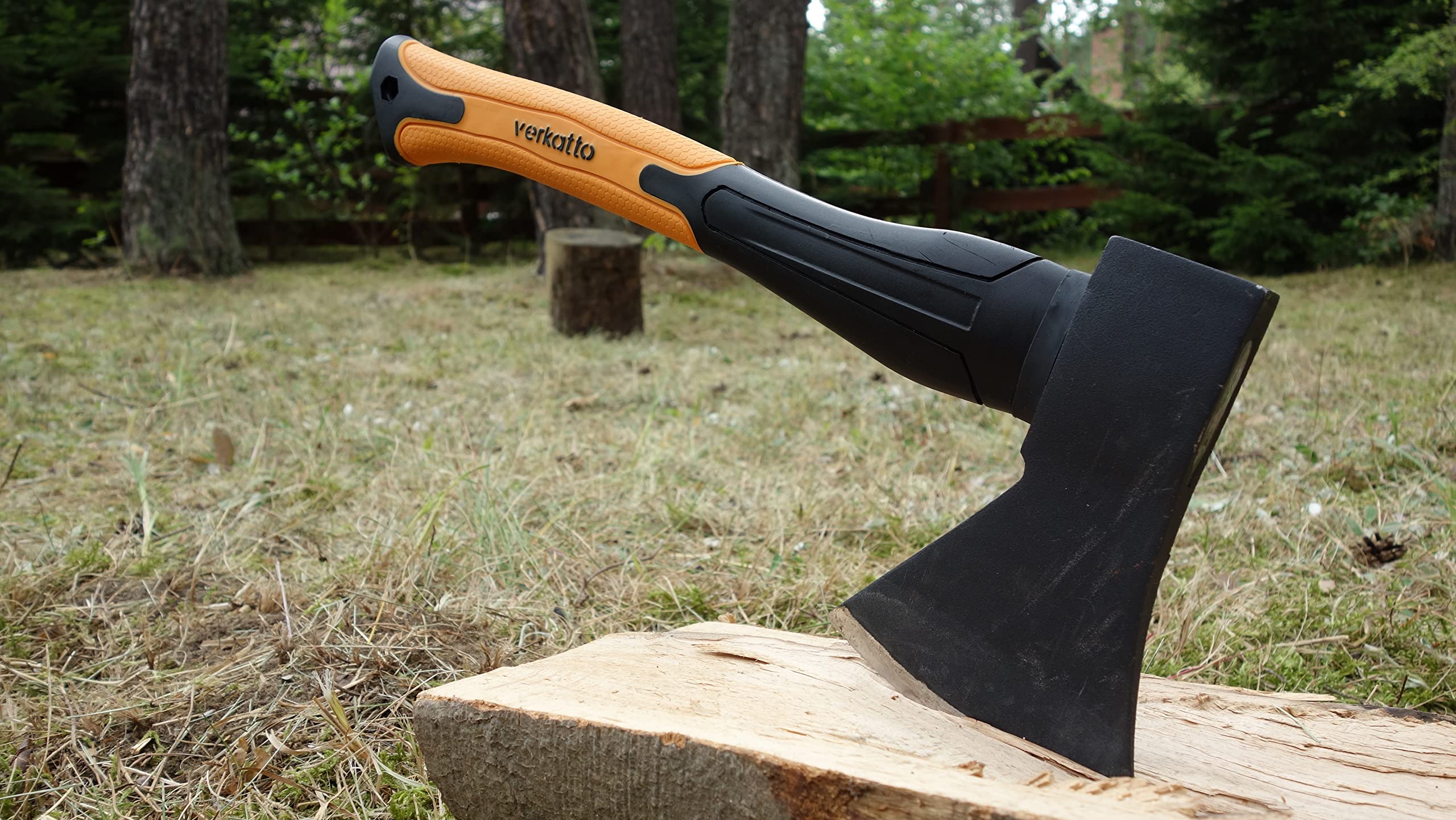 Mivos Beil Axt 800 g mit Glasfaserstiel und Klinge aus Kohlenstoffstahl - Handbeil für Garten und Wald - Universalaxt mit Gummiertes Griffende - Spaltbeil mit Fiberglasstiel