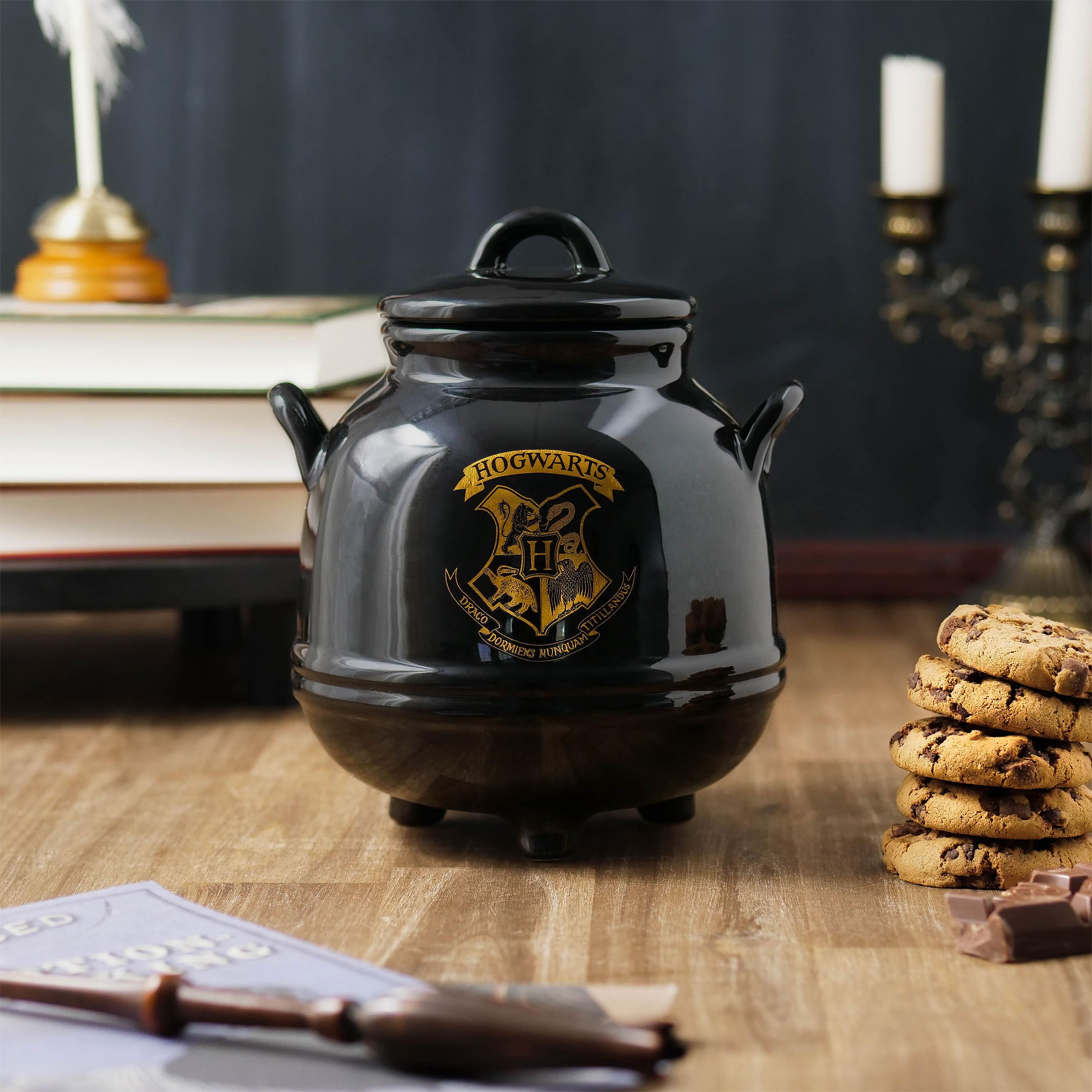 Elbenwald Harry Potter Hogwarts Cauldron Cookie Jar - Hogwarts School Crest Motif Ceramic Black, 17 x 14 cm, 1.4 L - Image 4