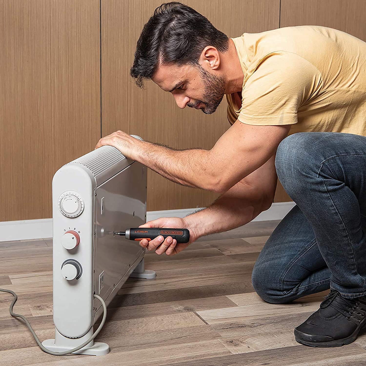 BLACK AND DECKER nowy akumulatorowy śrubokręt litowo-jonowy AI ze sprzęgłem elektrycznym i inteligentnym systemem momentu obrotowego (4 akcesoria)