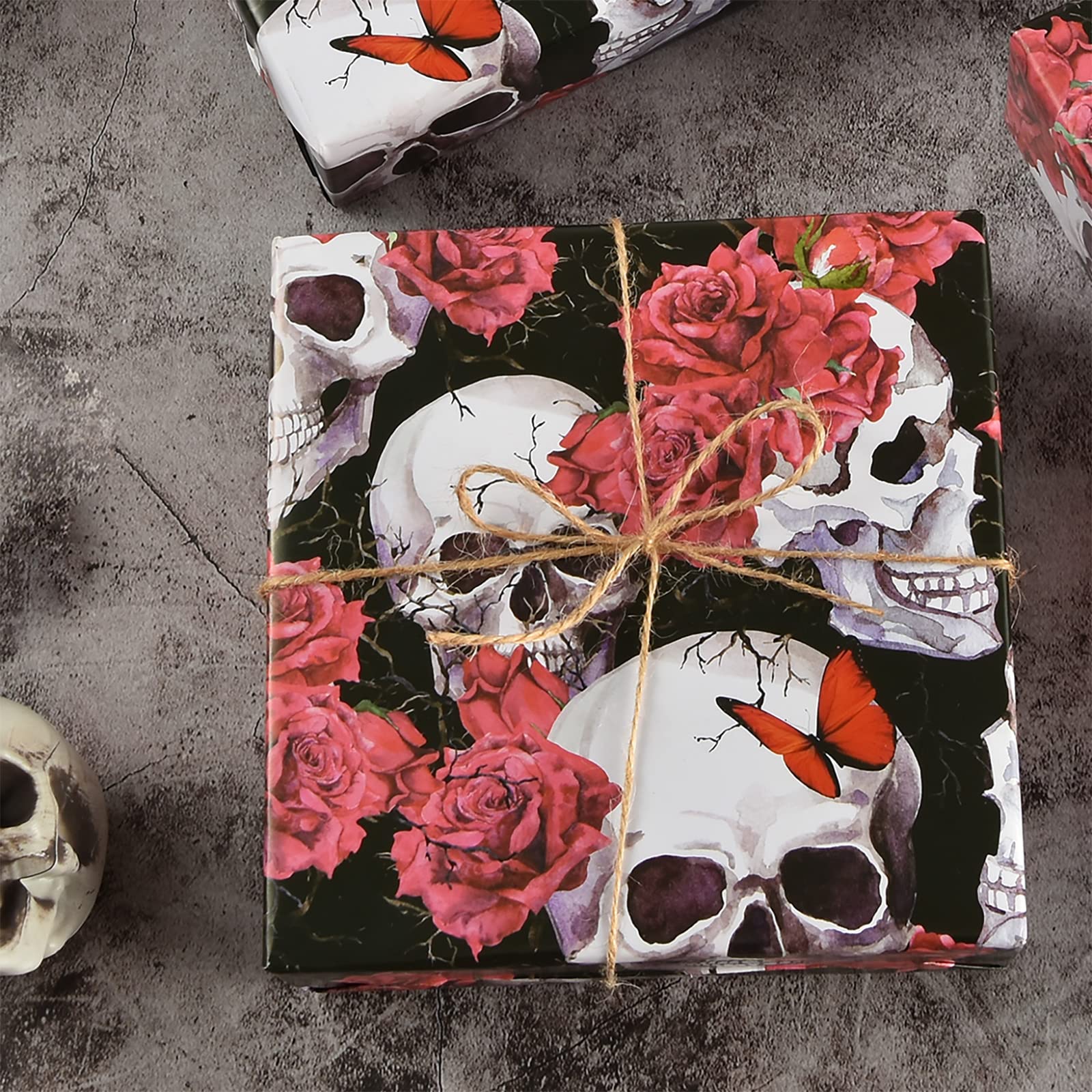Titiweet Gotycki papier do pakowania Halloween - wzór czaszki i kwiatów, 6 arkuszy papieru do pakowania prezentów na Halloween, Boże Narodzenie, 50 x 61 cm na arkusz