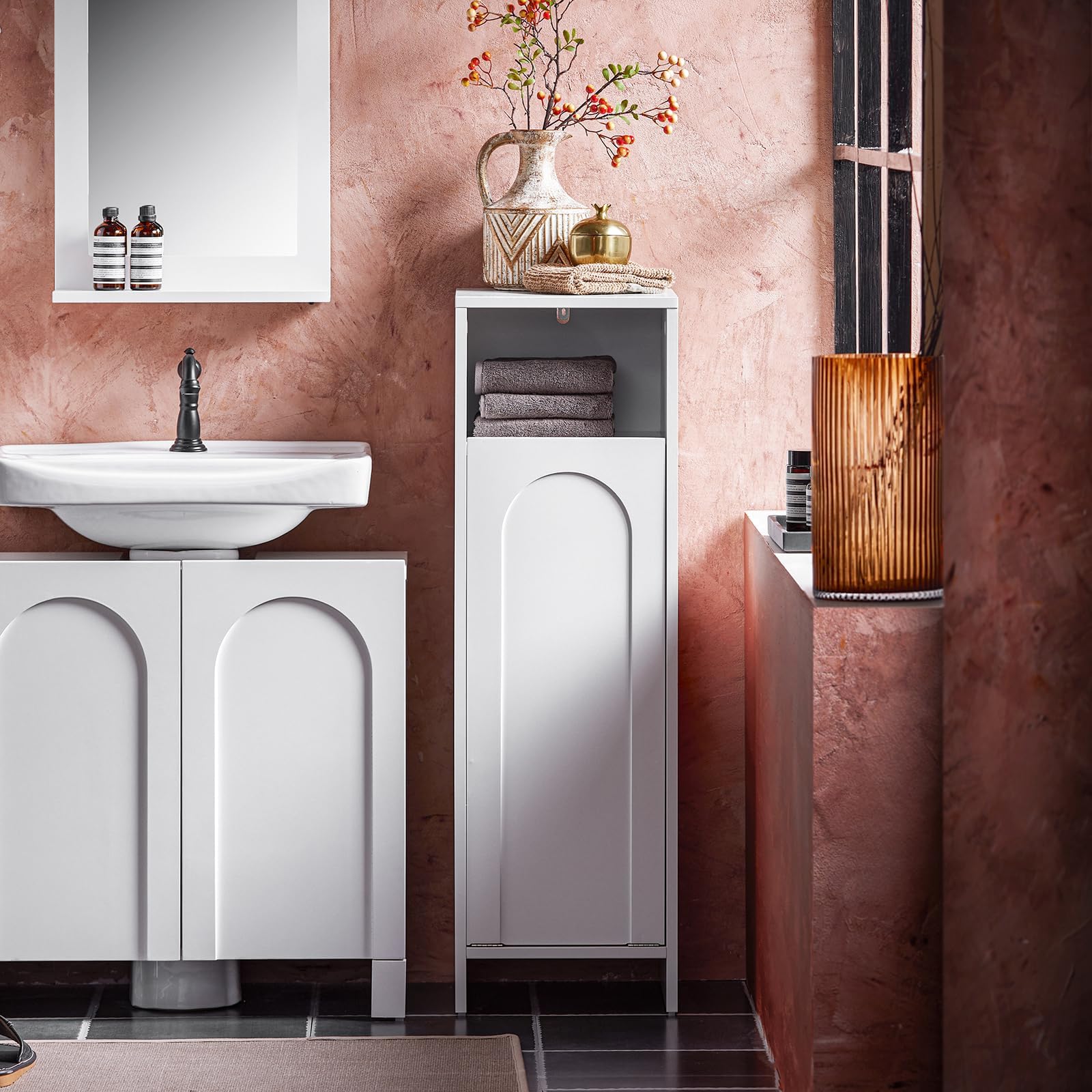 SoBuy Mobile Bagno Salvaspazio con Sacco Portabiancheria | 30x97x30cm Mobiletto Bagno in Legno con Cesto Estraibile per Piccoli Bagni o WC Ospiti Bianco, BZR161-W