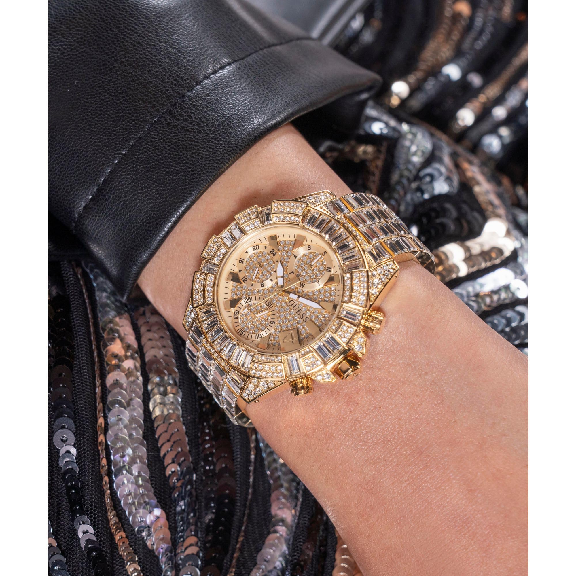 Guess Iconic 40TH Damen Armbanduhr in der Farbe Gold mit Armband aus Edelstahl, Wasserdichtigkeit: 5 bar, Gehäusedurchmesser: 40 mm, GW0812L2