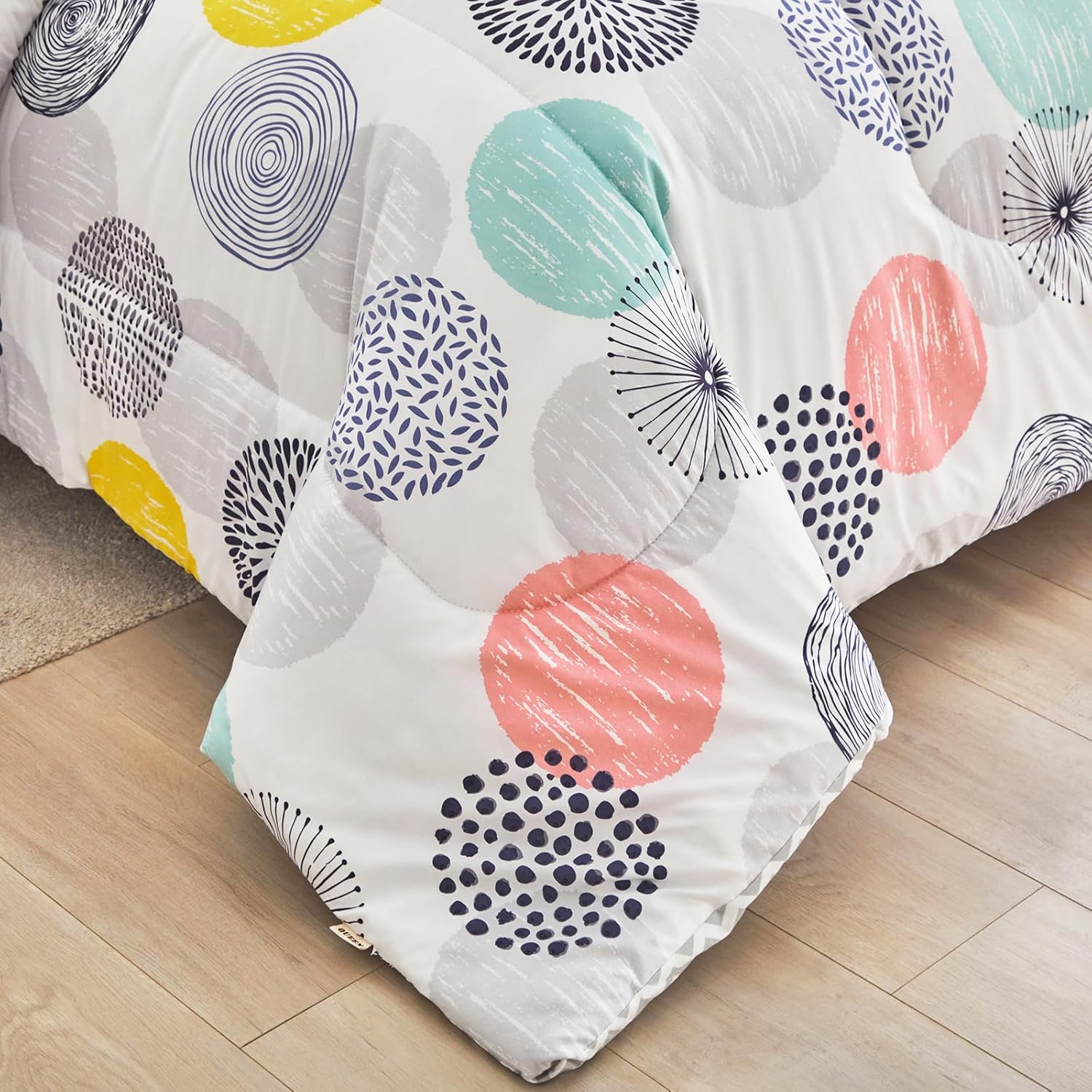 3 Piece Comforter Set, Queen Size Printed Bedding Set with 2 Pillow Shams, Soft & Reversible Design for All-Season Use, Machine Washable Home Decor