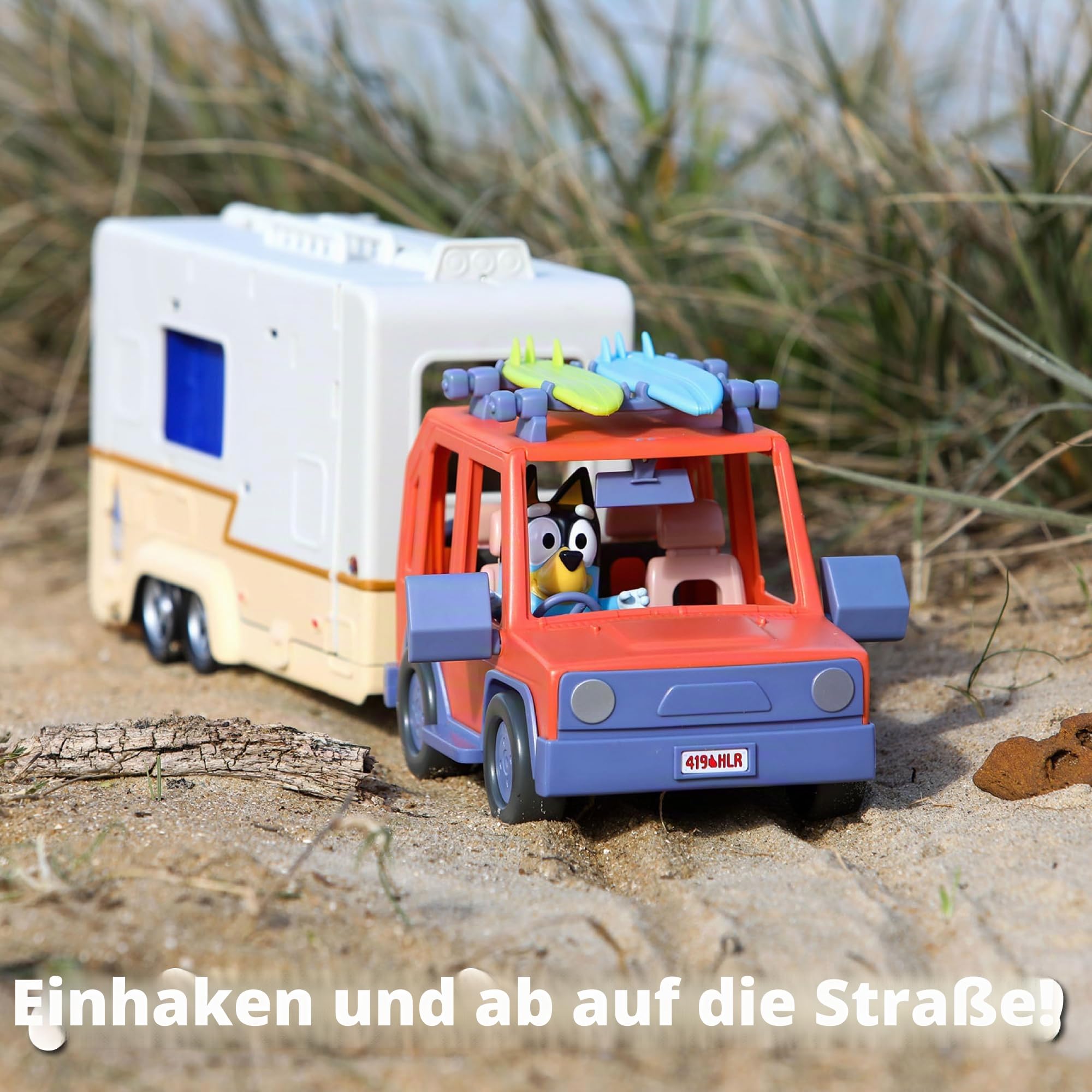 Bluey - Set Family Cruiser + Campervan, Playset für Familienautos, mit 3 Figuren, 10 Accessoires und dekorativen Aufklebern, 3 Jahre berühmt (BLY53000)