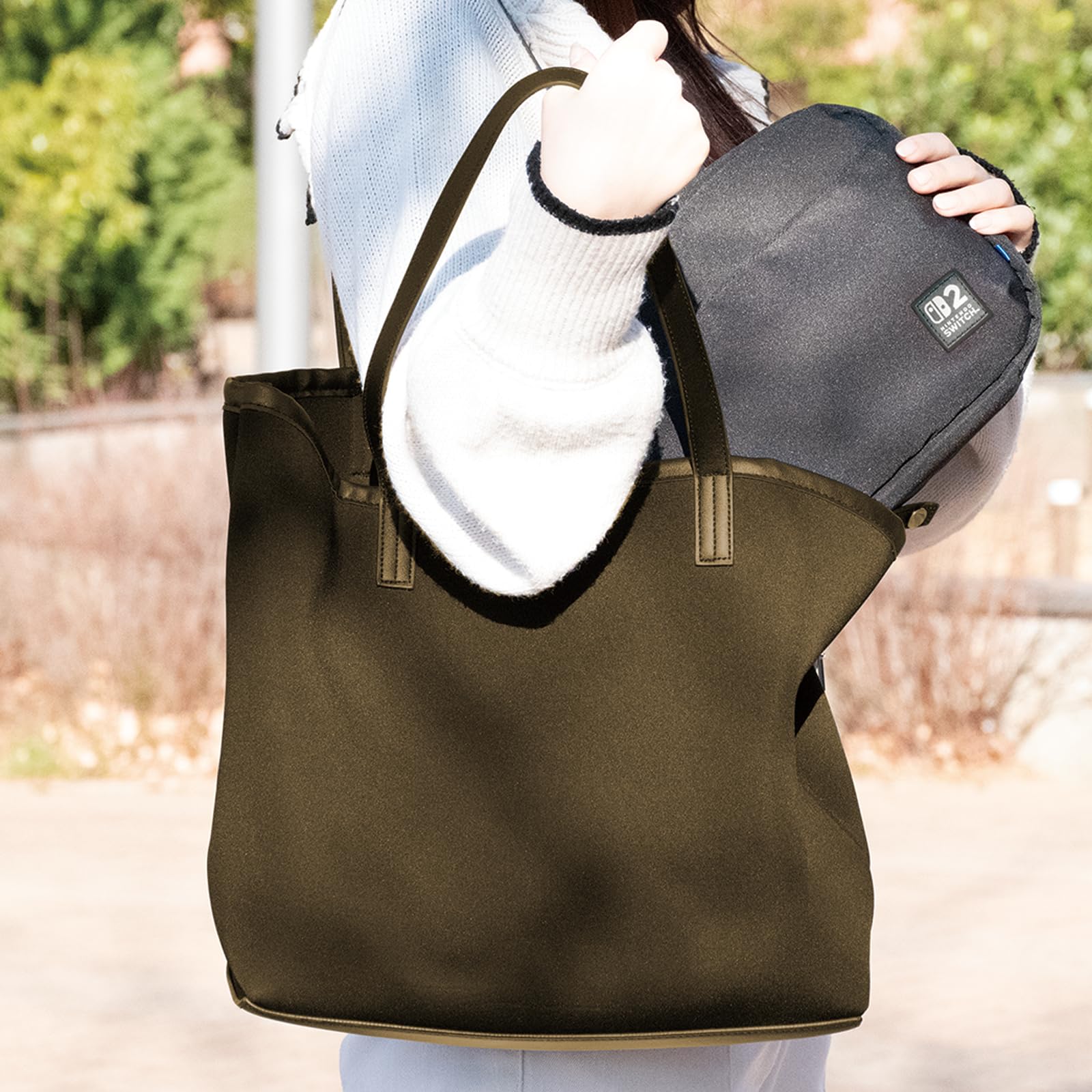 HORI Borsa Reversibile Travel Pouch (Nera) – Borsa per il trasporto e la custodia della Nintendo Switch 2 – Licenza Ufficiale Nintendo