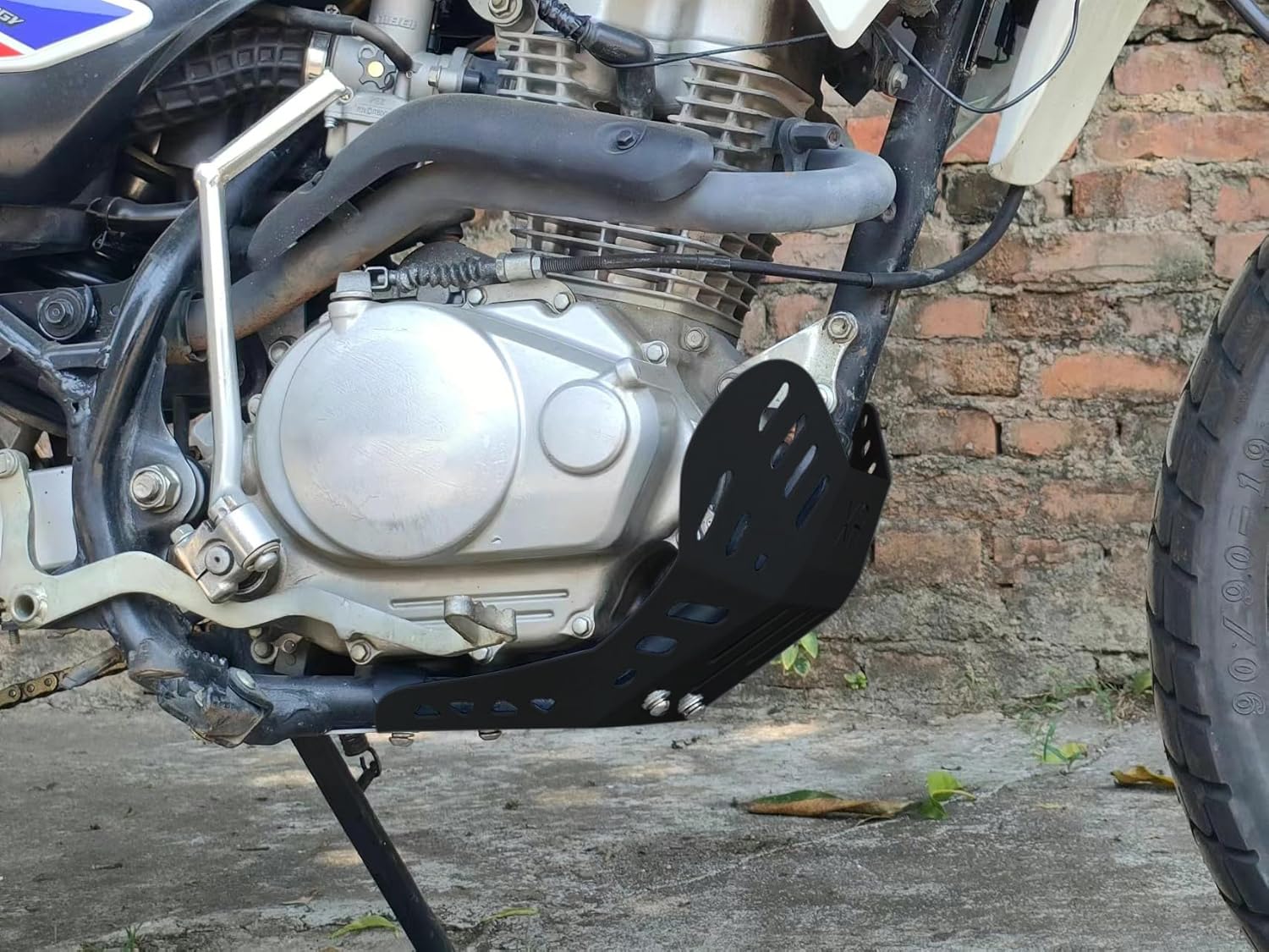 Motorcycle Skid Plate Steel Engine Guard Crash Bars Frame Protector Compatible with Honda XR150 XR150L (Black)