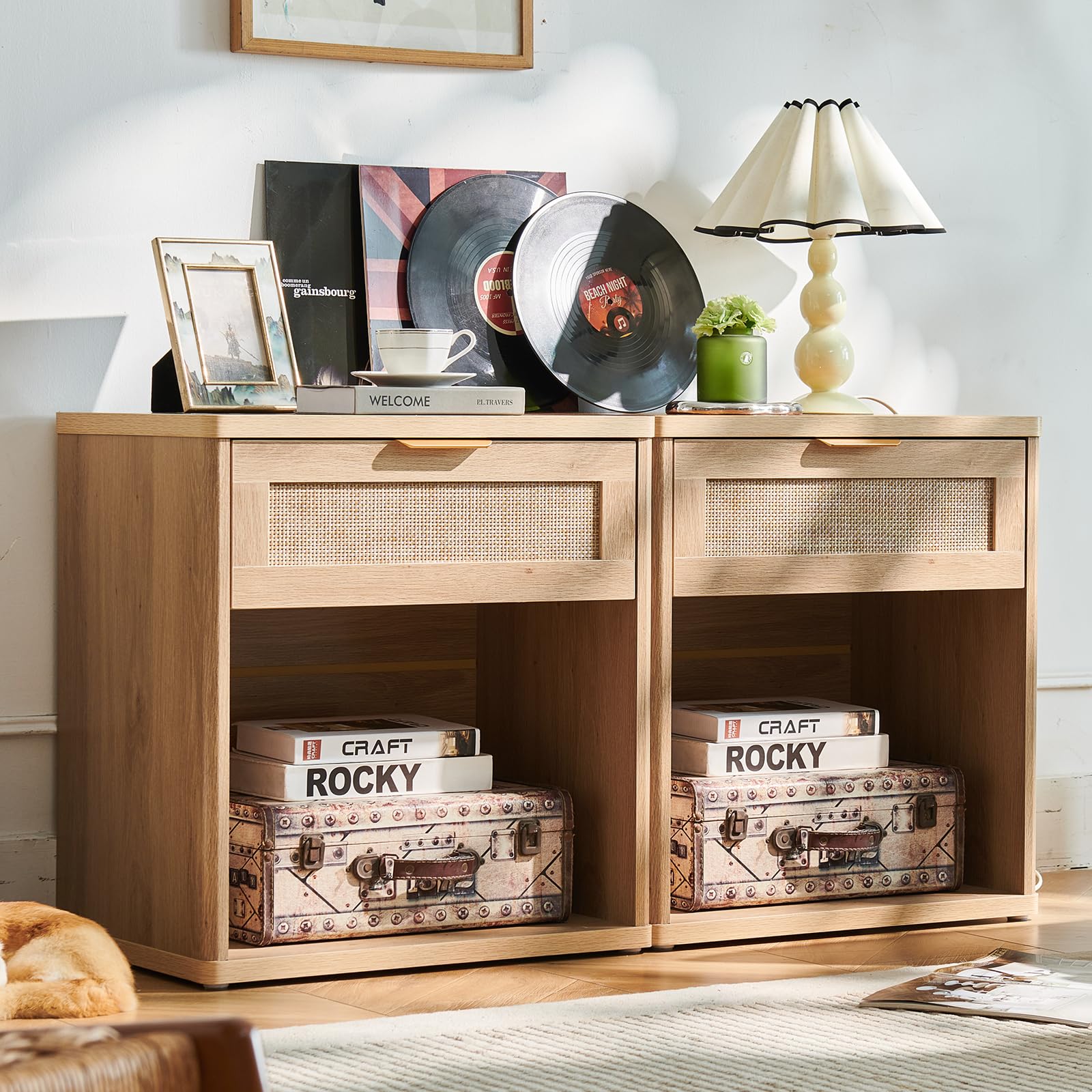 LELELINKY Mesita de noche de ratán de 23 pulgadas de ancho, mesita de noche bohemia con cajón, mesita de noche de madera natural, armario de almacenamiento abierto, mesas auxiliares de cama para