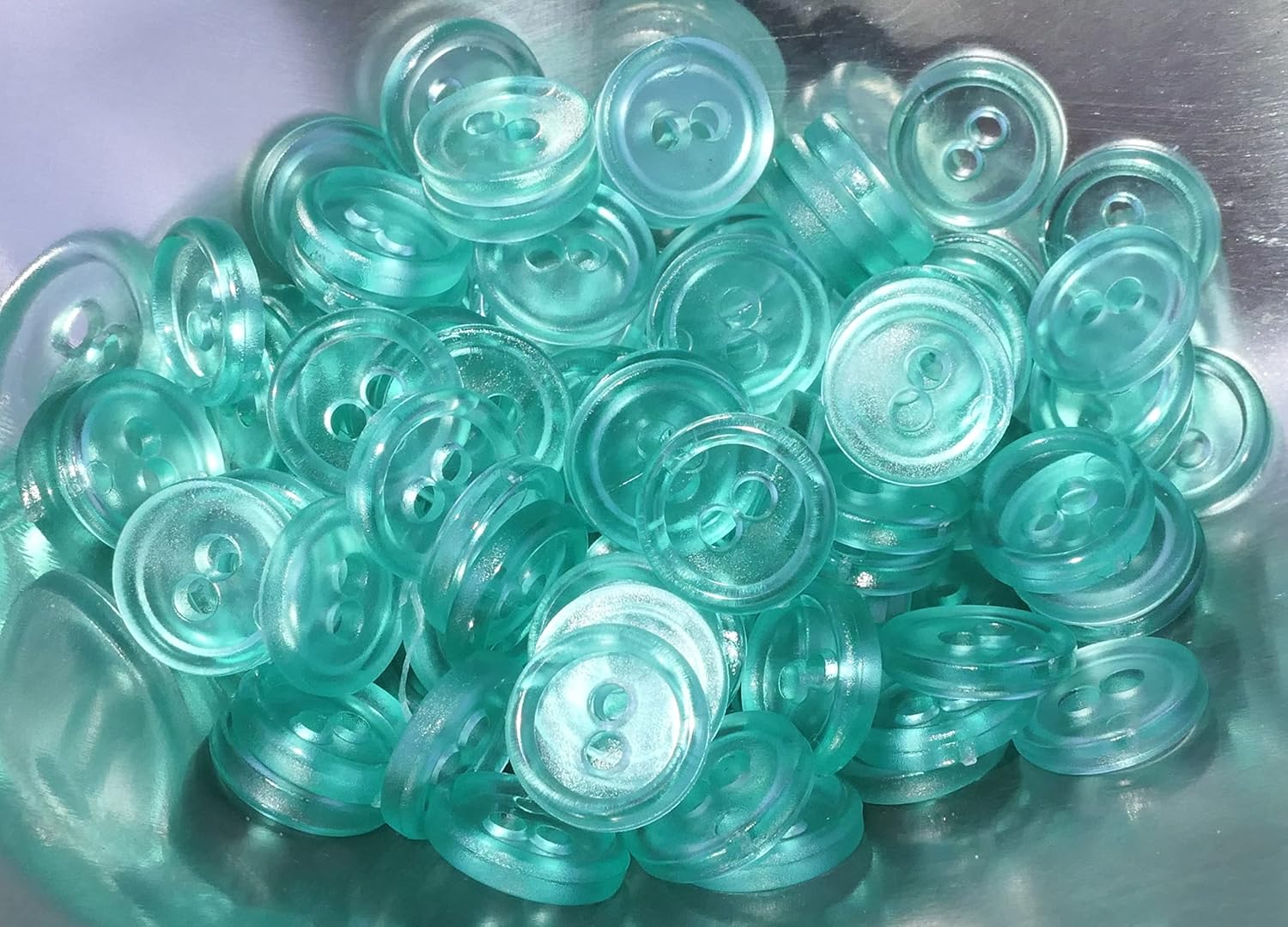AERZETIX - C56370 - Set of 100 round buttons diameter 11.5 x 2.2 mm with 2 holes - transparent emerald colour - made of plastic - diameter of opening 2 mm