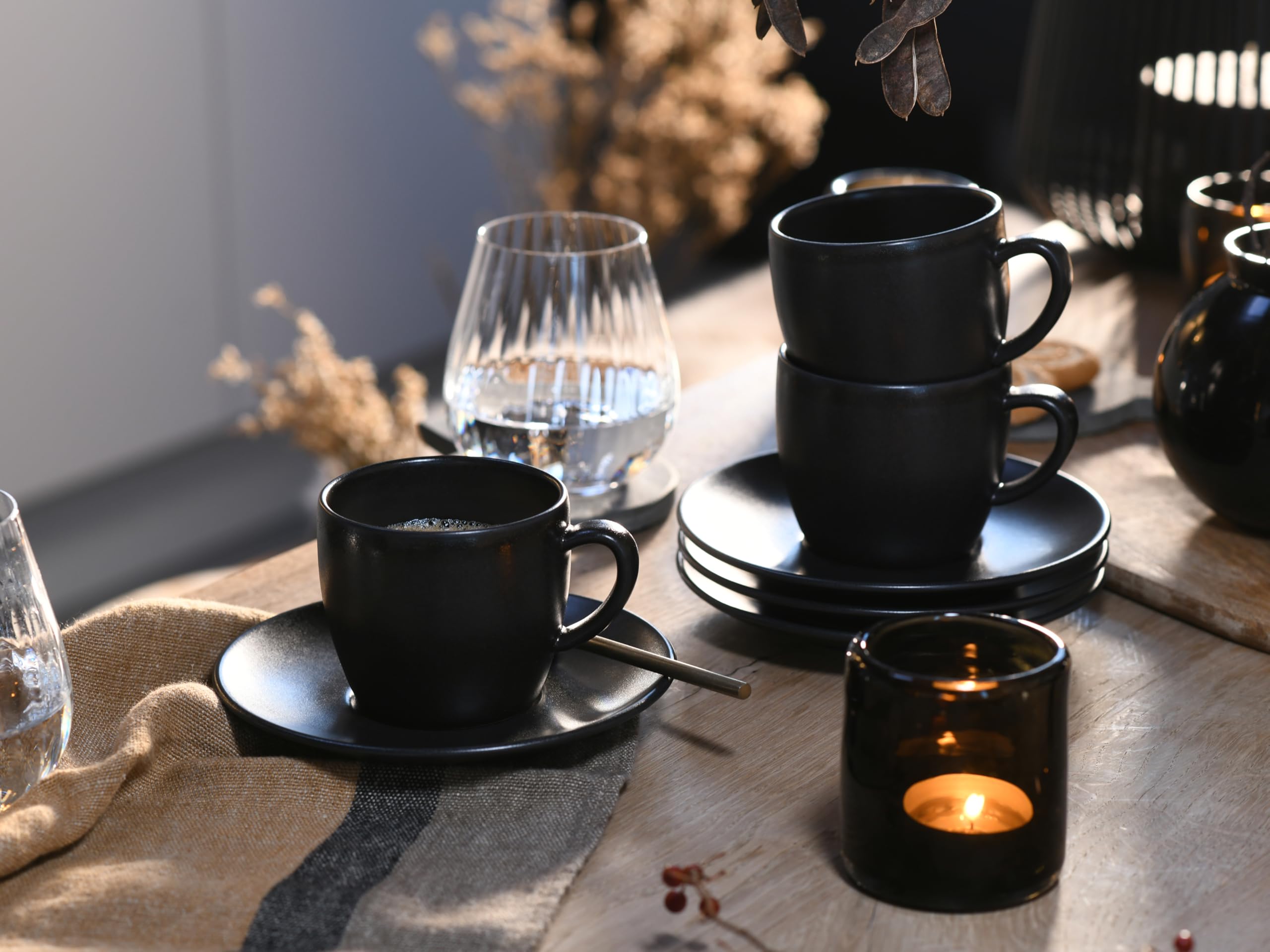 CreaTable, 33043, Serie Soft Touch Black, 12-teiliges Geschirrset für 6 Personen, Cappuccino Set aus Steinzeug, spülmaschinen- und mikrowellengeeignet, Made in Europe