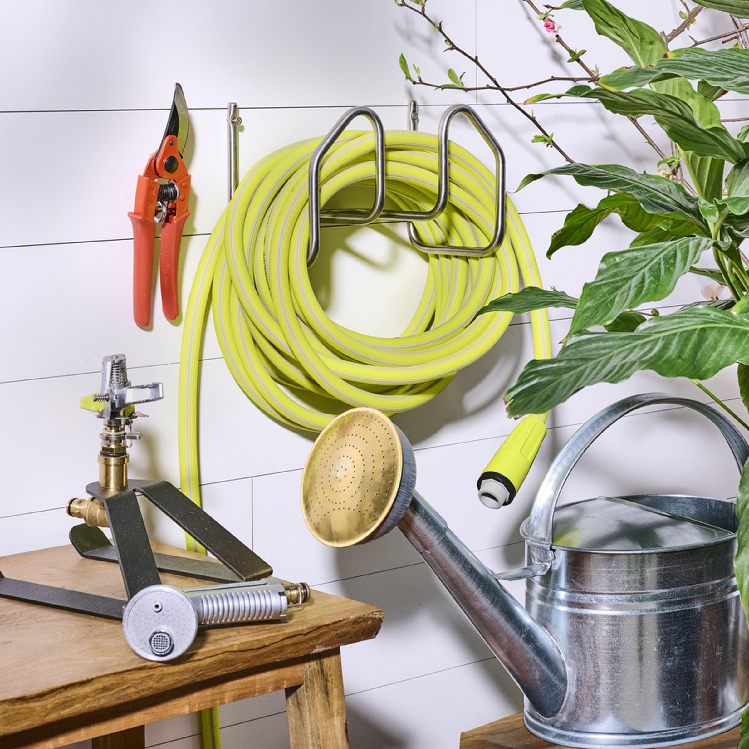 Schlagregner für Hof, Garten und große Flächen – rotierender pulsierender Rasensprenger mit verstellbarem 360 Grad drehbarem Kopf und robustem Stahlschlittenfuß von Kings County Tools