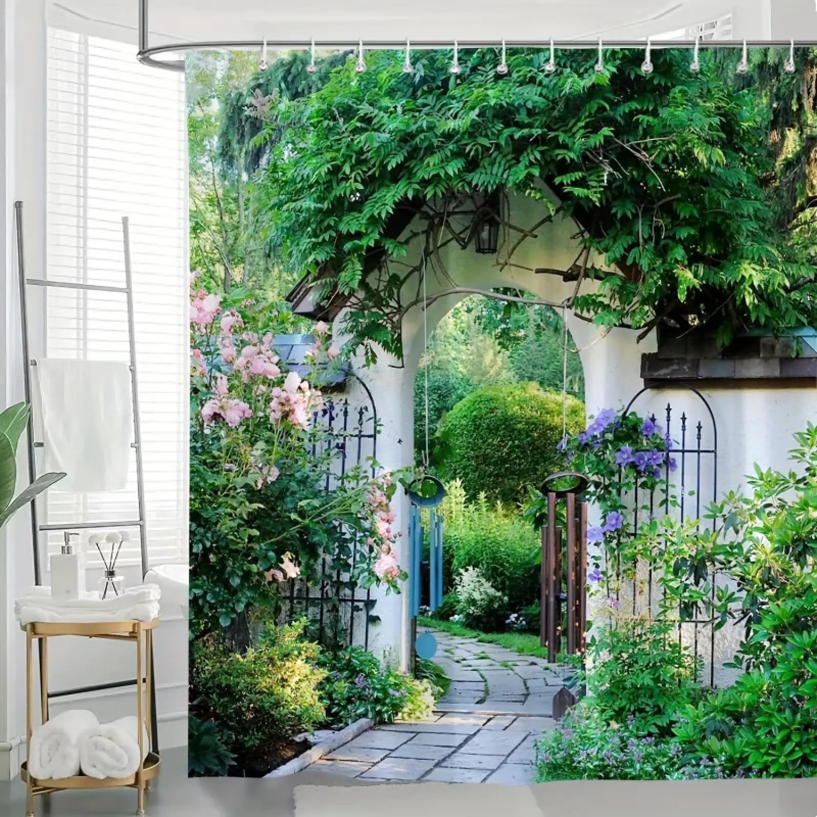 Rideau de douche paysage de jardin vert pour une ambiance nature dans votre baignoire
