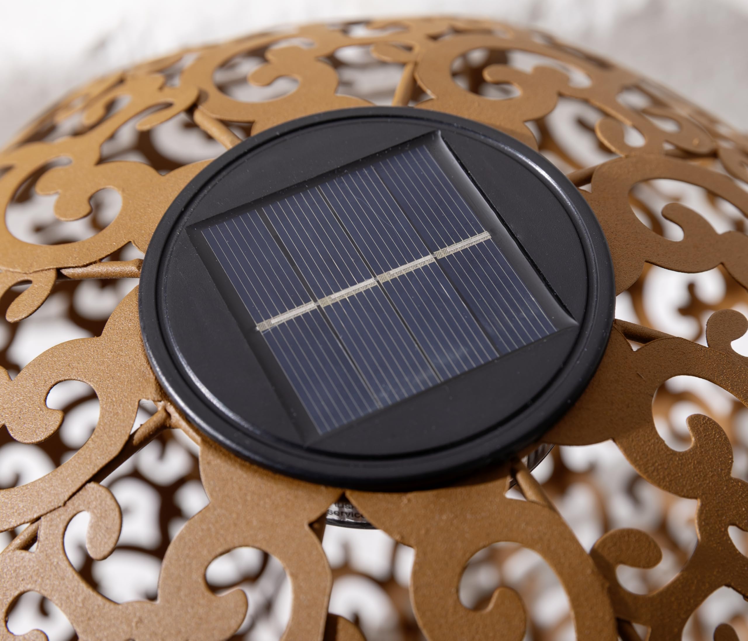 Dehner Solarkugel Lagos | Solardeko, Solarleuchte, Gartenbeleuchtung | Gartenkugel, Deko, Gartendeko, Outdoor | edelrostfarben, Metall | Ornamente | mit Erdspieß und Bodemplatte | Ø 30 cm