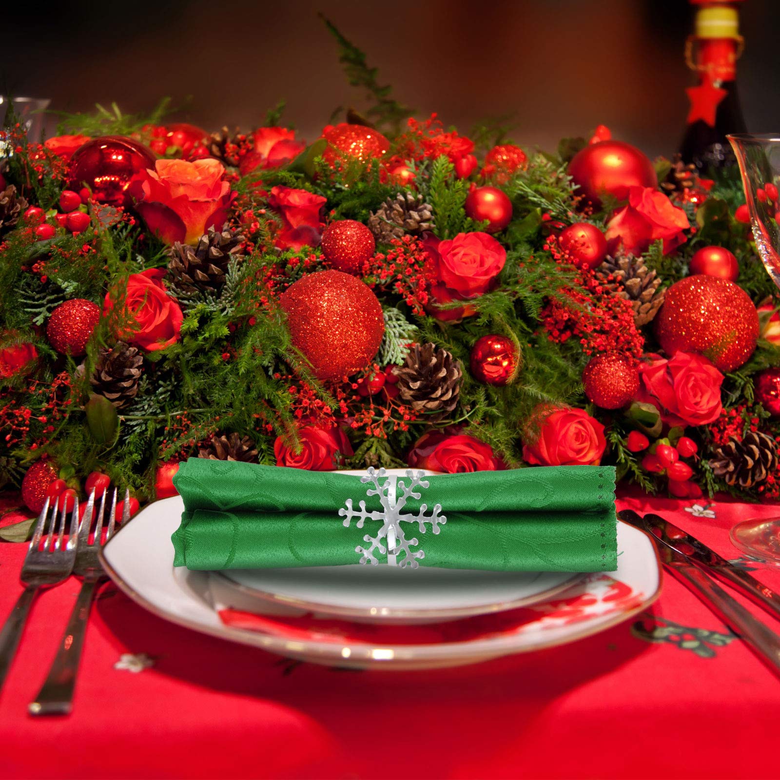 Patelai 6 Pieces Christmas Snowflake Napkin Rings for Dinning Table Setting Christmas Snowflake Napkin Buckles Exquisite Household Napkin Holders for Xmas Wedding Holiday Dinner Table Decor (Silver)