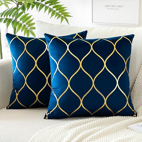 Miniatura 3 de OTOSTAR Juego de 4 fundas de almohada decorativas doradas de 18 x 18 pulgadas, fundas de almohada cuadradas de terciopelo suave, fundas de cojín