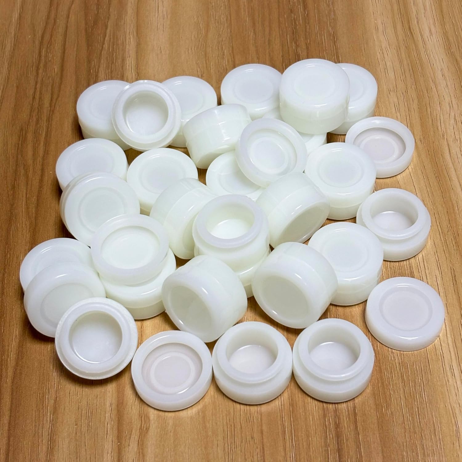 5ml Silicone Wax Containers Non-stick Jars with Portable Carrying Tin Box and Stainless Steel Spoon (Glow In The Dark)