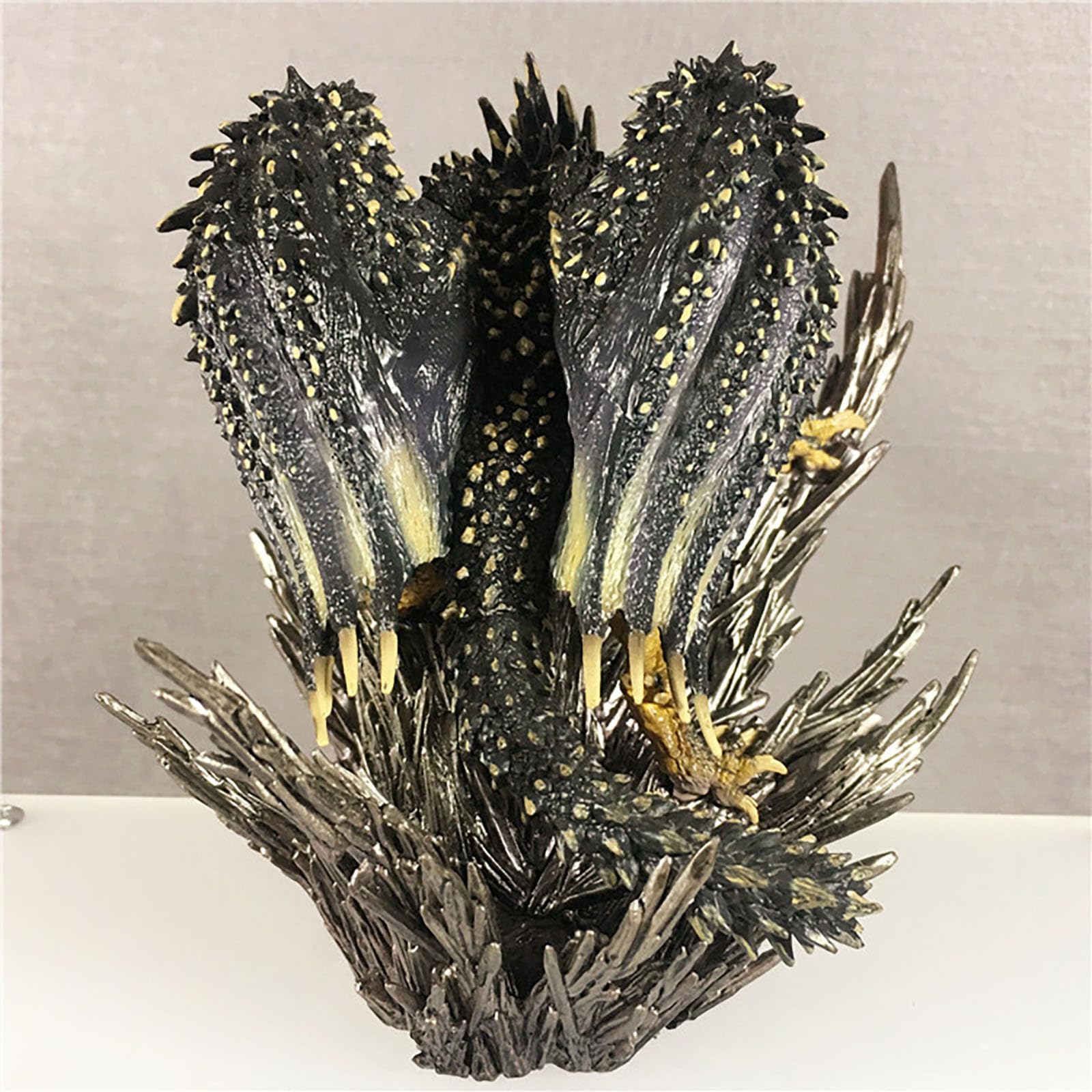 Figurki, Łowca Potworów Srebrny Rathalos Model Smoka Rysunek Ozdoby Statua PCV(Character:nergigante,Product height: 6 inches/15CM)
