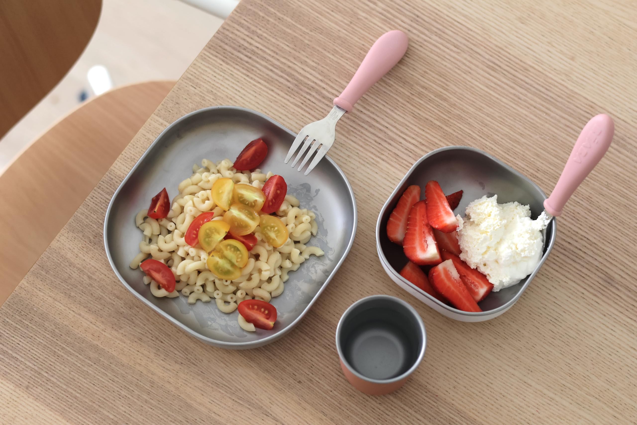 BÉABA, Coffret Repas Bébé Enfant Inox, 3 Pièces, Verre + 2 Assiettes, Compatible Micro-Ondes et Lave-Vaisselle, Sain et Solide, Léger, Incassable, Anti-dérapant avec Housse en Silicone, Terracotta