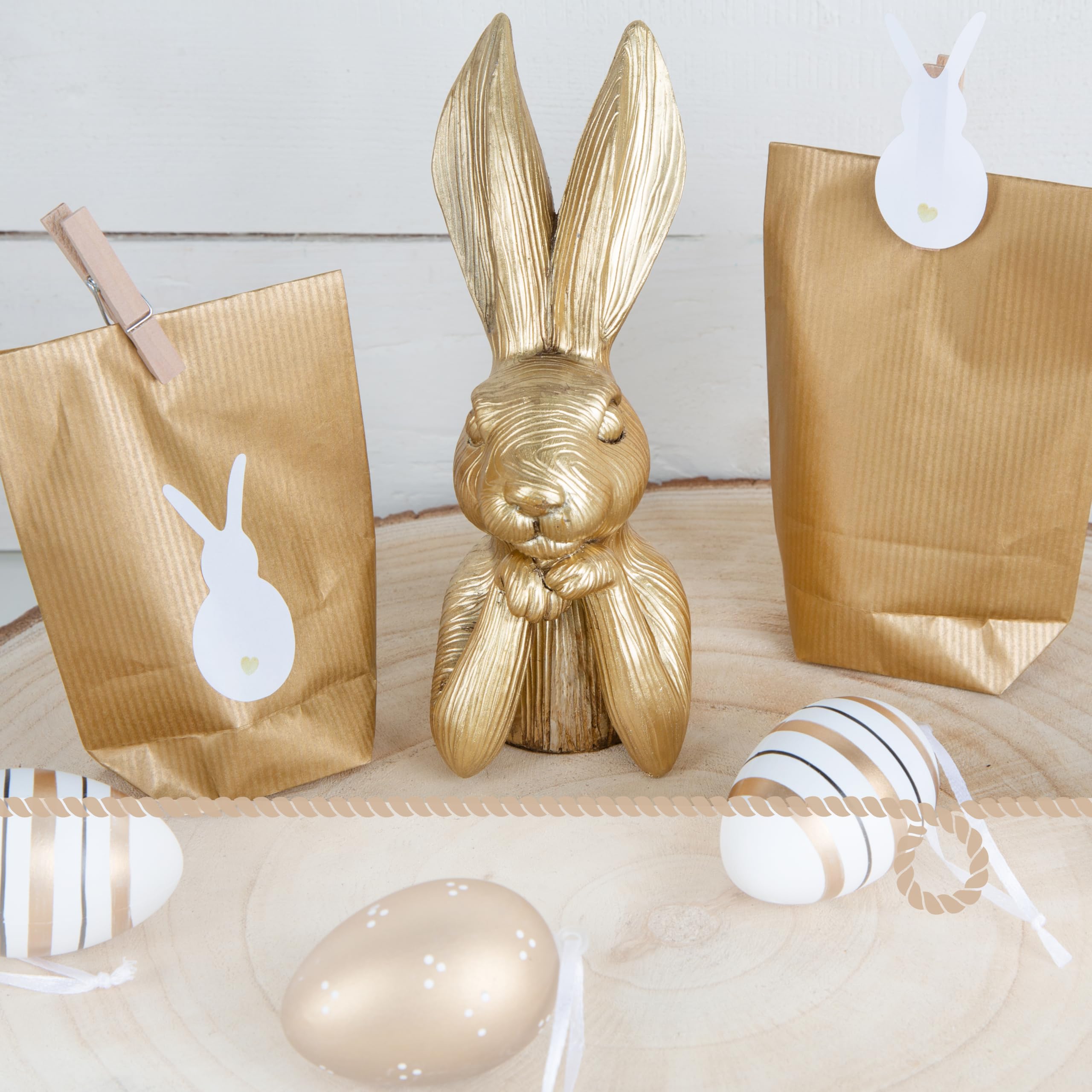 Set da 2 conigli pasquali decorativi in oro, 17 cm: eleganti coniglietti pasquali in polyresin per decorazioni pasqua moderne, centrotavola pasquale e idee regalo per casa, tavolo e ingresso